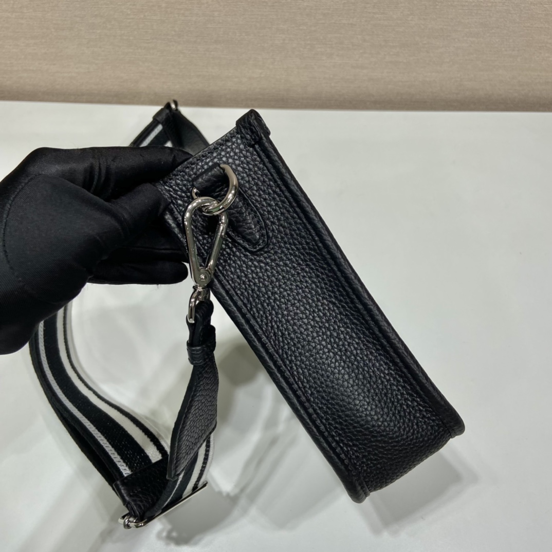 （双肩带-银logo）mini 普拉达 PRADA   斜跨 女包 黑色 皮质 H0-1BH191_2DKV_F0002_V_3OO