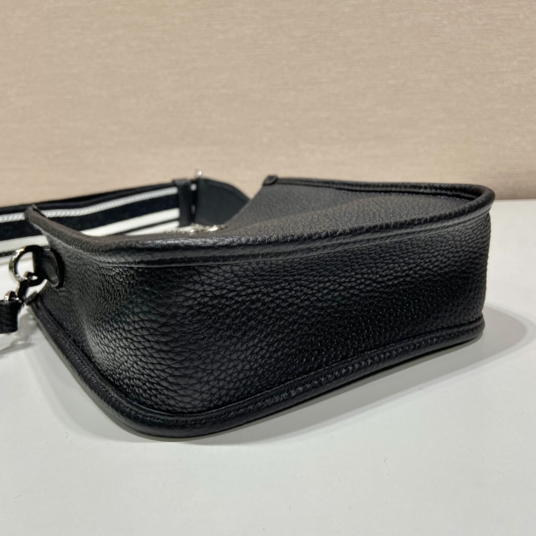 （双肩带-银logo）mini 普拉达 PRADA   斜跨 女包 黑色 皮质 H0-1BH191_2DKV_F0002_V_3OO
