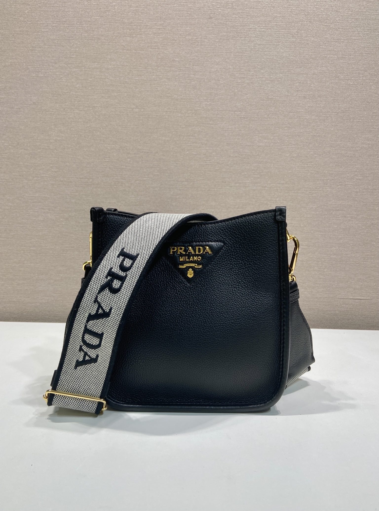 （双肩带-金logo）mini 普拉达 PRADA   斜跨 女包 黑色 皮质 H0-1BH191_2DKV_F0632