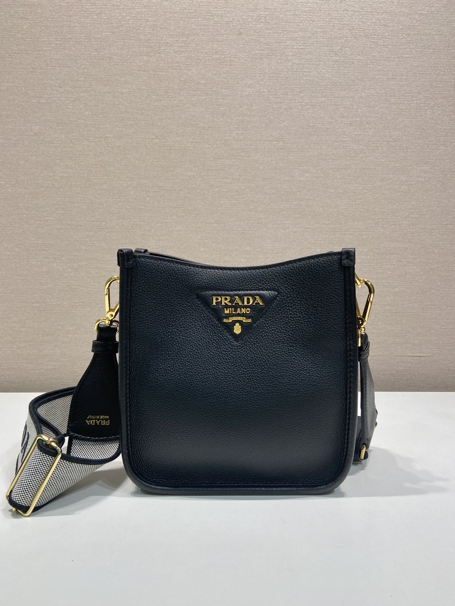 （双肩带-金logo）mini 普拉达 PRADA   斜跨 女包 黑色 皮质 H0-1BH191_2DKV_F0632