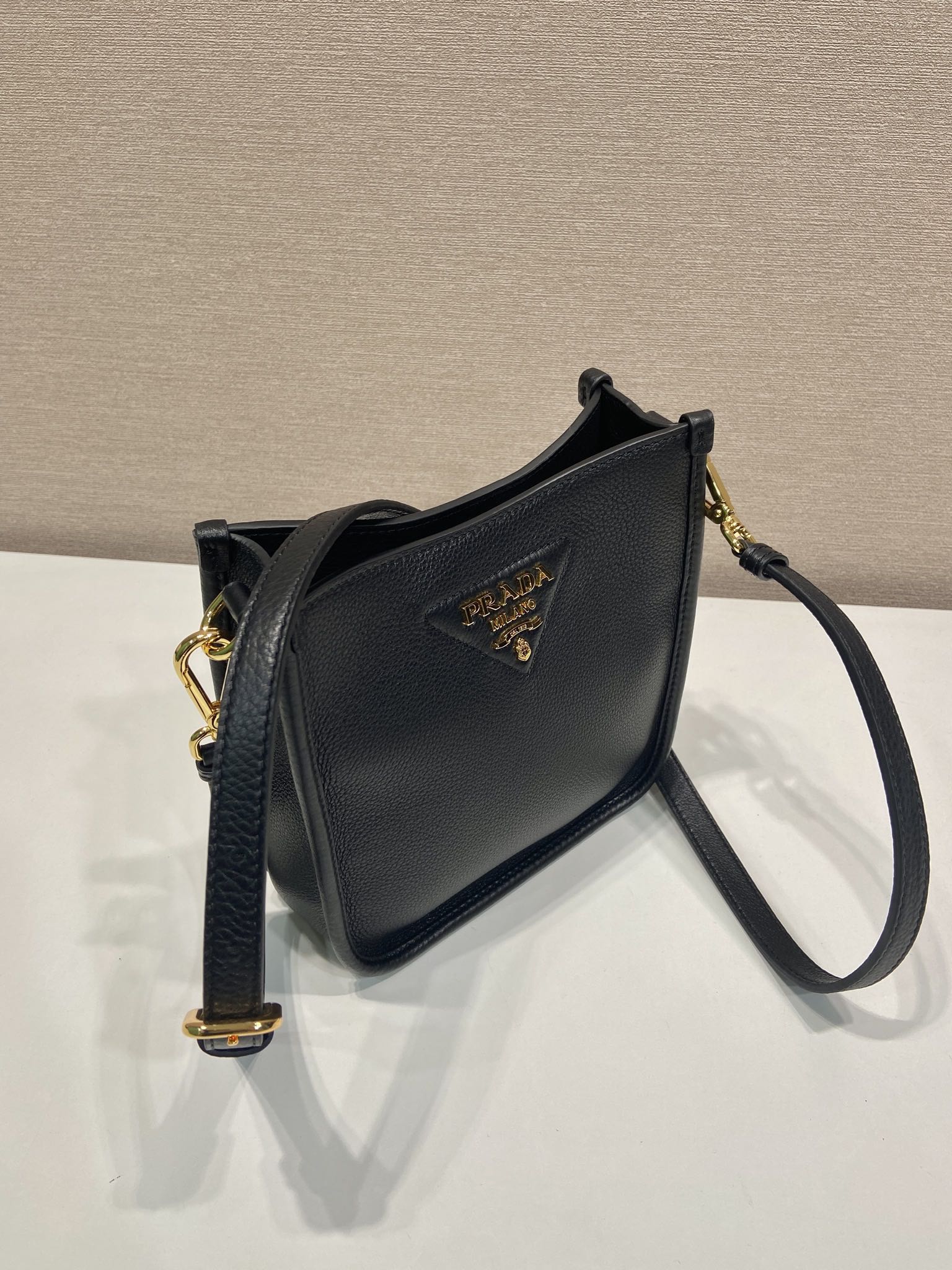 （双肩带-金logo）mini 普拉达 PRADA   斜跨 女包 黑色 皮质 H0-1BH191_2DKV_F0632