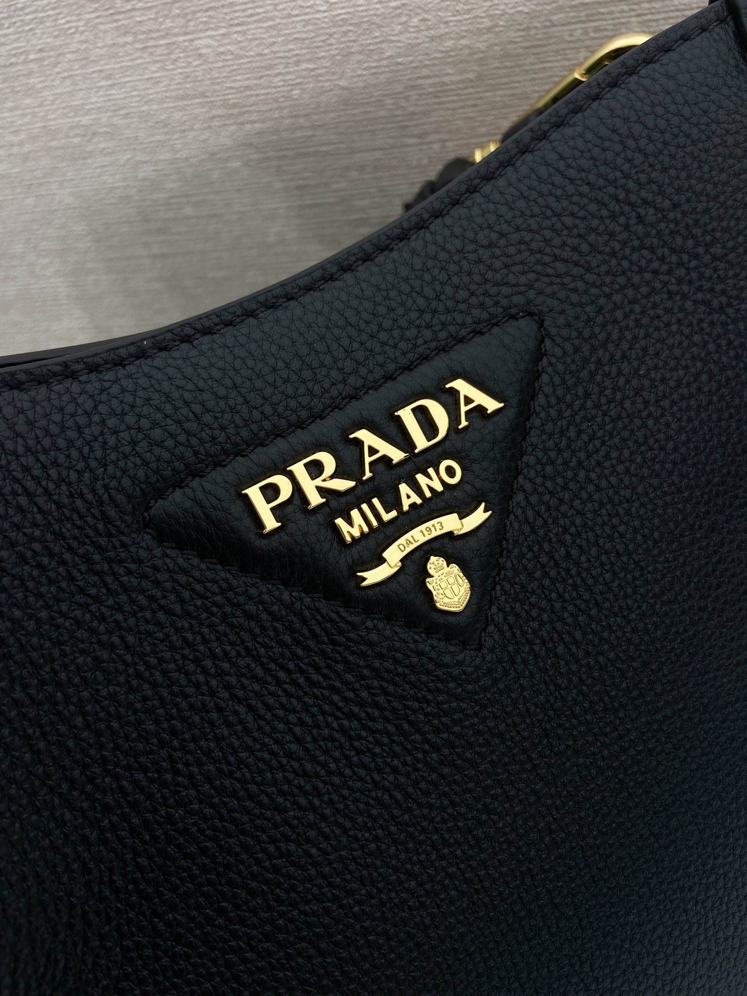 （双肩带-金logo）mini 普拉达 PRADA   斜跨 女包 黑色 皮质 H0-1BH191_2DKV_F0632