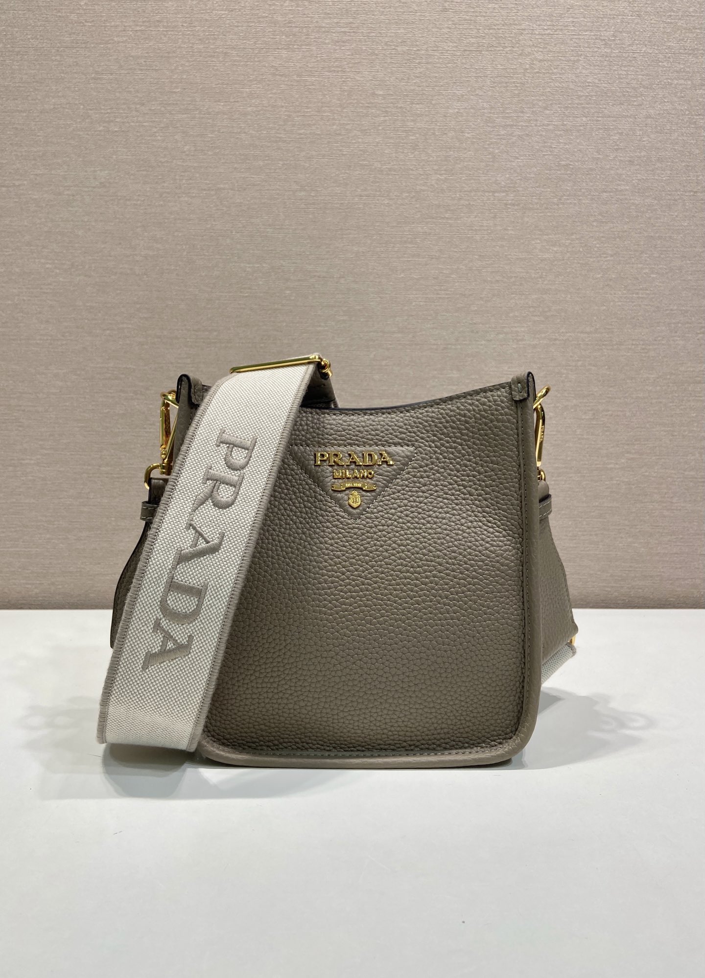 （双肩带-金logo）mini 普拉达 PRADA   斜跨 女包 黏土灰 皮质 H0-1BH191_2DKV_F03QH_V_7NO