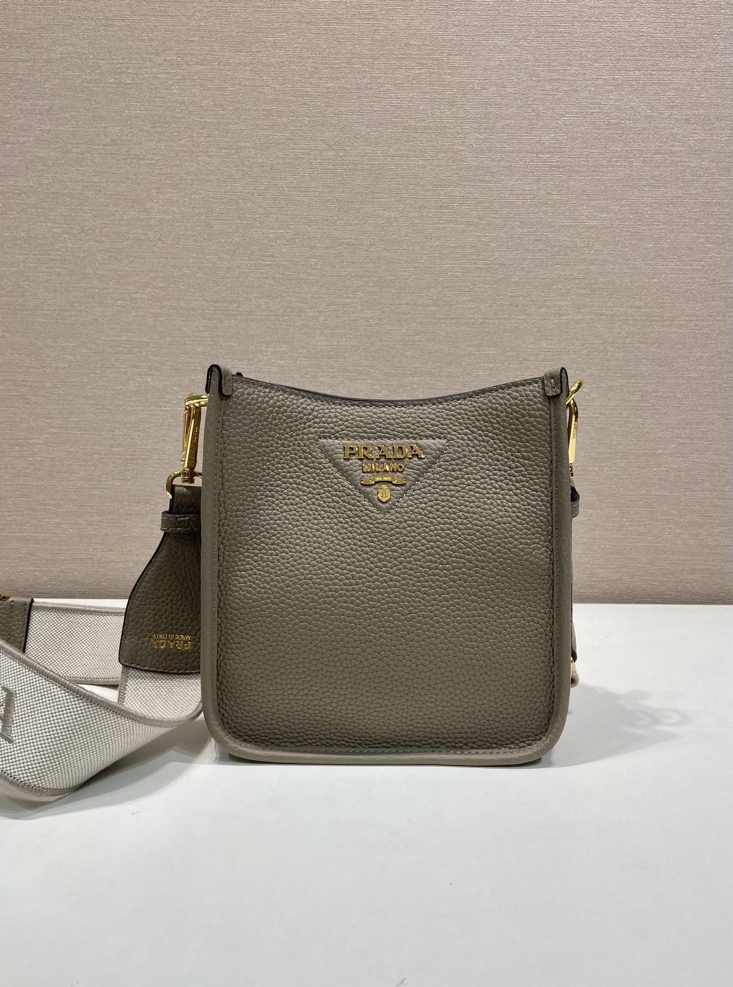 （双肩带-金logo）mini 普拉达 PRADA   斜跨 女包 黏土灰 皮质 H0-1BH191_2DKV_F03QH_V_7NO