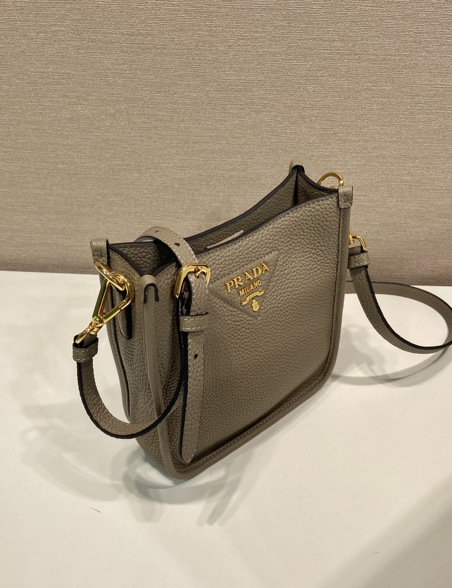 （双肩带-金logo）mini 普拉达 PRADA   斜跨 女包 黏土灰 皮质 H0-1BH191_2DKV_F03QH_V_7NO
