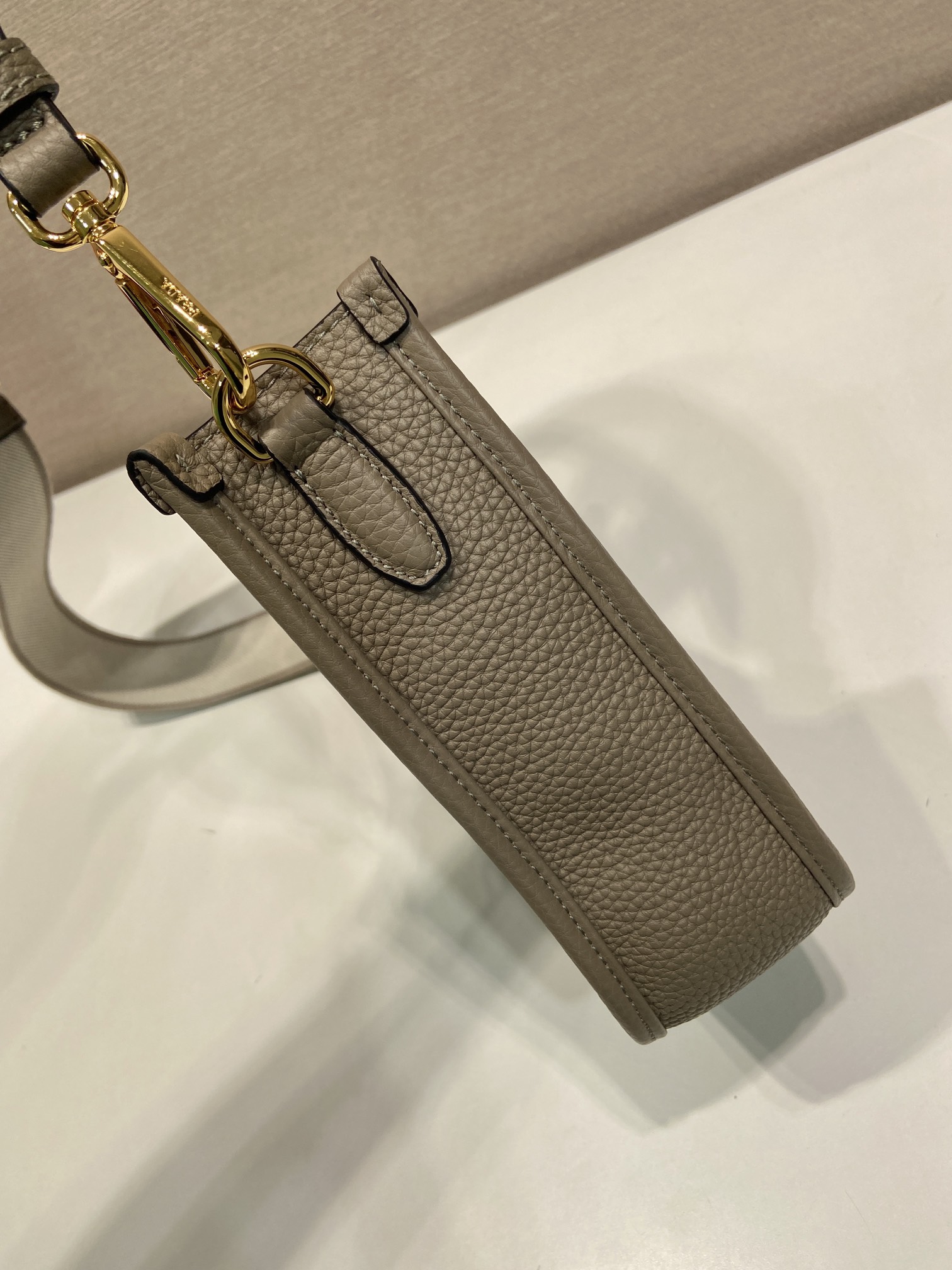 （双肩带-金logo）mini 普拉达 PRADA   斜跨 女包 黏土灰 皮质 H0-1BH191_2DKV_F03QH_V_7NO