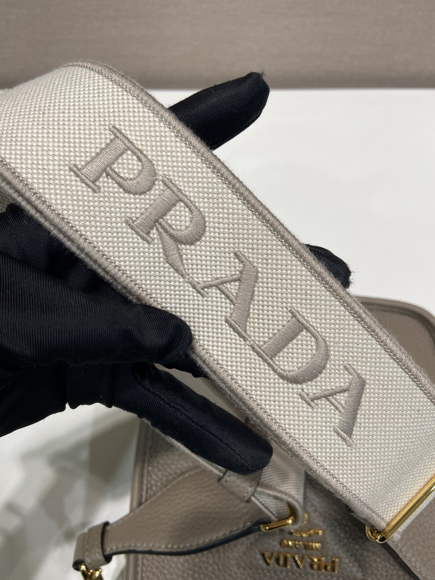 （双肩带-金logo）mini 普拉达 PRADA   斜跨 女包 黏土灰 皮质 H0-1BH191_2DKV_F03QH_V_7NO