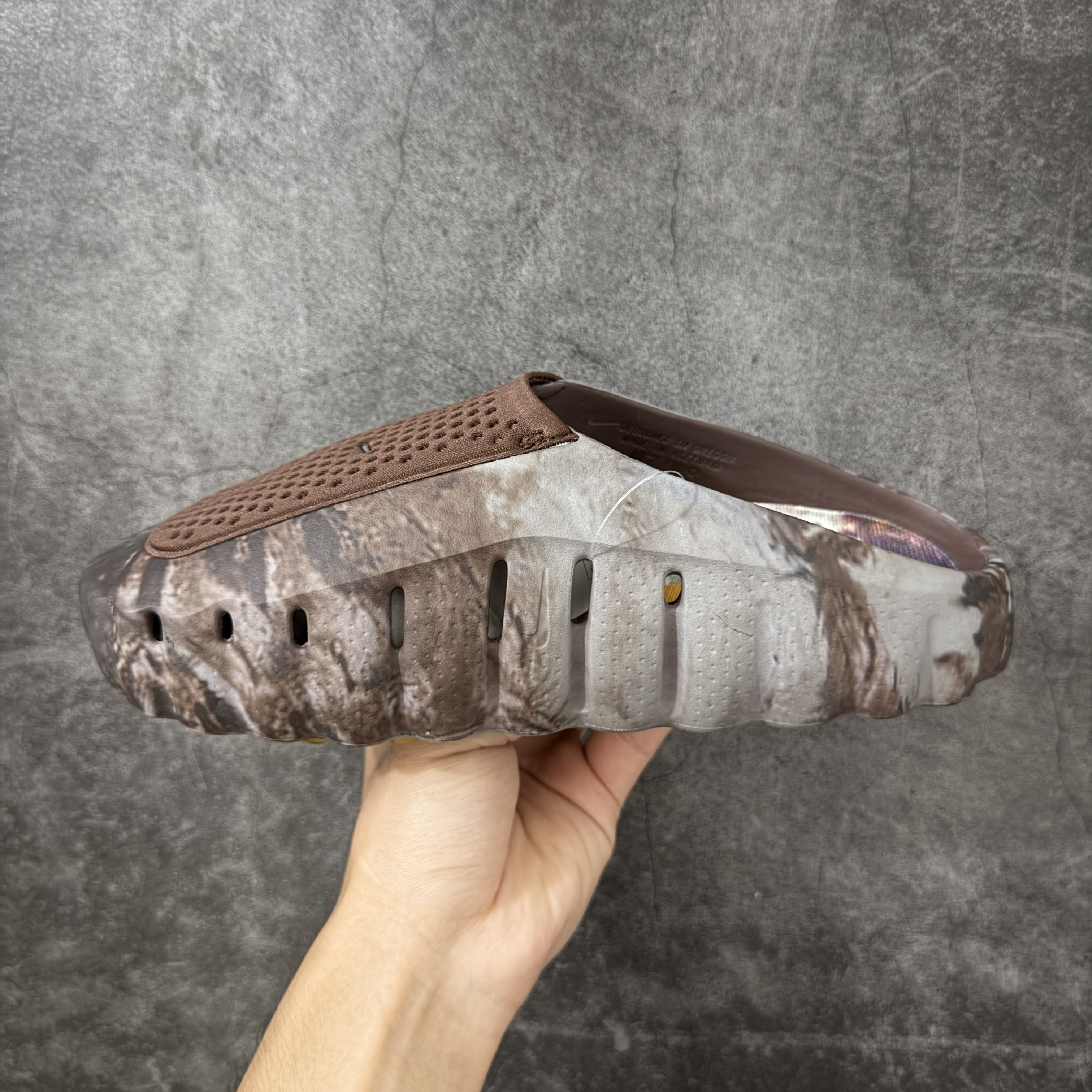 Nocta Nike Mind 001 按摩鞋 舒适柔软 包头 拖鞋男女同款 灰棕 HY5028-500