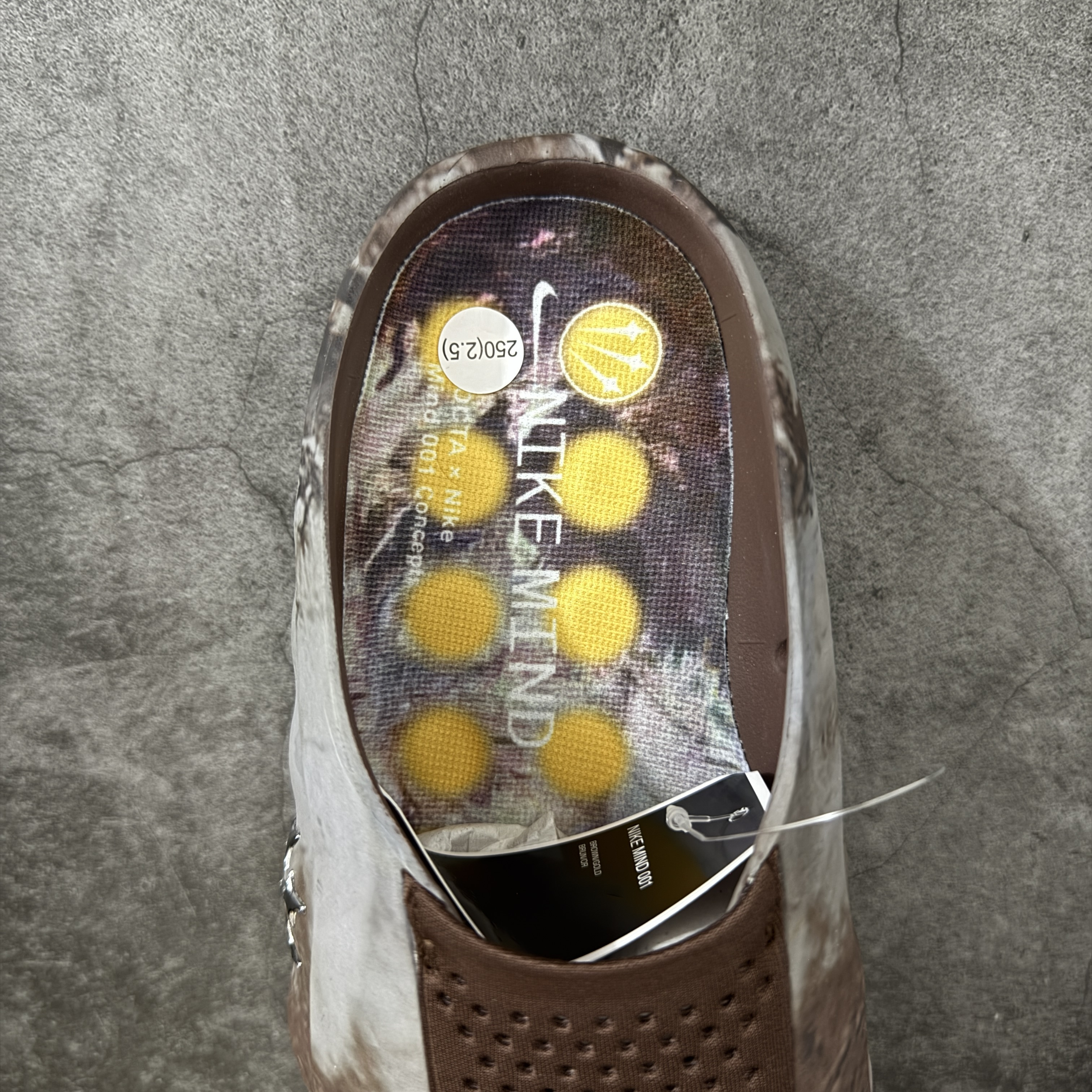 Nocta Nike Mind 001 按摩鞋 舒适柔软 包头 拖鞋男女同款 灰棕 HY5028-500