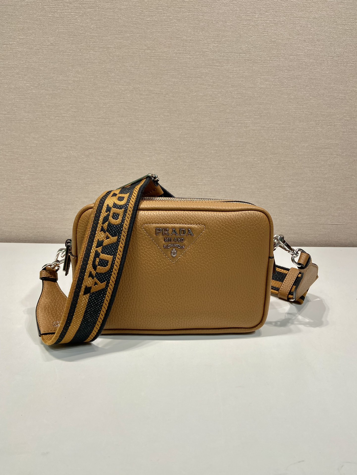 （双肩带-银logo） 普拉达 PRADA   斜跨 女包 焦糖色 皮质 H0-1BH082_2DKV_F03V8_V_7NM