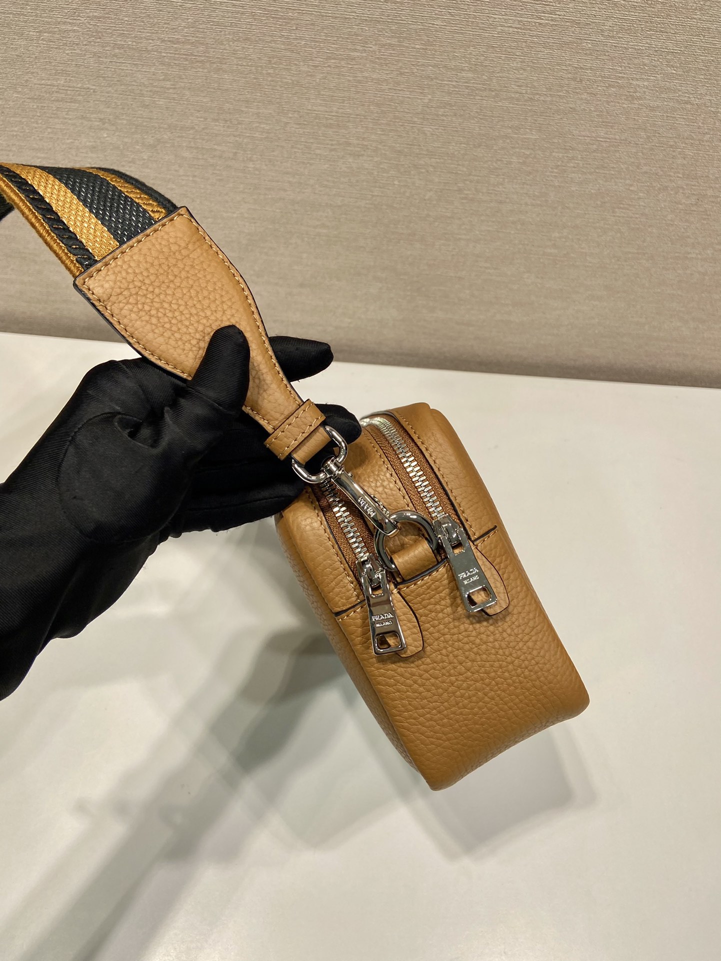 （双肩带-银logo） 普拉达 PRADA   斜跨 女包 焦糖色 皮质 H0-1BH082_2DKV_F03V8_V_7NM