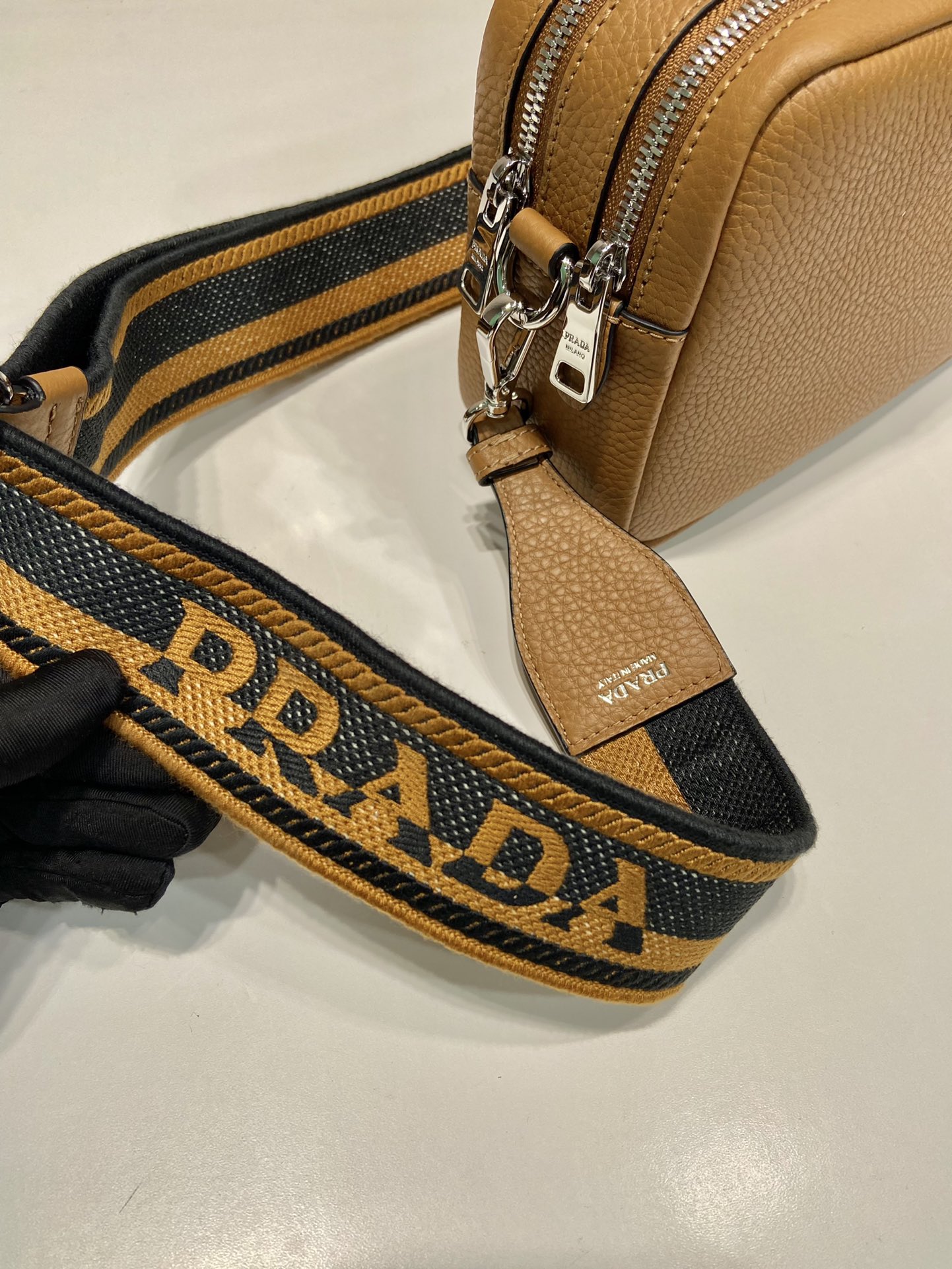 （双肩带-银logo） 普拉达 PRADA   斜跨 女包 焦糖色 皮质 H0-1BH082_2DKV_F03V8_V_7NM
