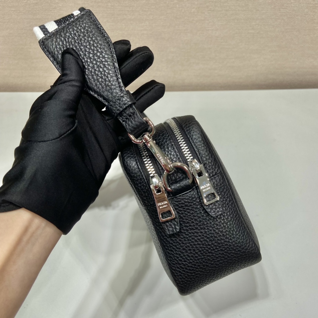 （双肩带-银logo） 普拉达 PRADA   相机 斜跨 女包 黑色 皮质 1BH082_2DKV_F0002_V_3OM