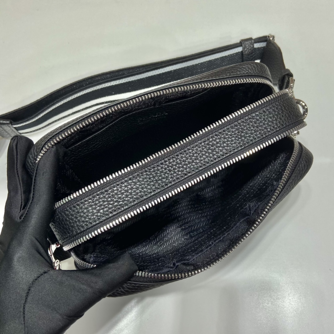 （双肩带-银logo） 普拉达 PRADA   相机 斜跨 女包 黑色 皮质 1BH082_2DKV_F0002_V_3OM