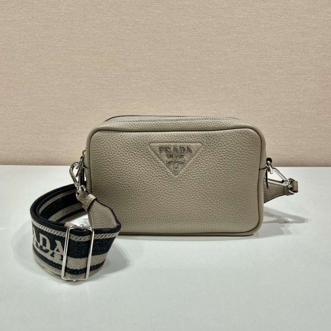 （双肩带-银logo） 普拉达 PRADA  相机 斜跨 女包 灰色 皮质 1BH082_2DKV_F0572_V_3OM