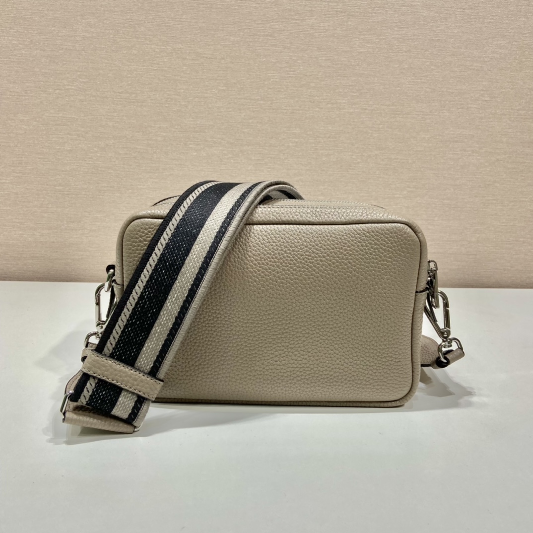 （双肩带-银logo） 普拉达 PRADA  相机 斜跨 女包 灰色 皮质 1BH082_2DKV_F0572_V_3OM