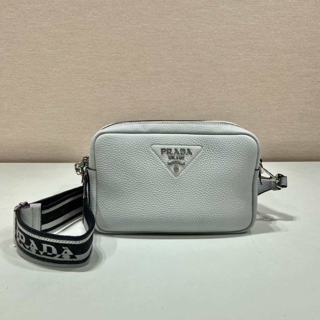 （双肩带-银logo） 普拉达 PRADA  相机 斜跨 女包 灰白 皮质 1BH082_2DKV_F010I_V_3OM