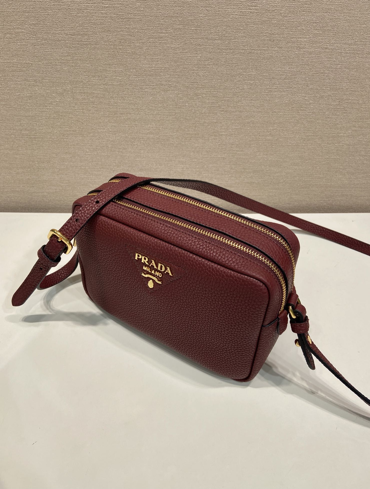（双肩带-金logo） 普拉达 PRADA  相机 斜跨 女包 红色 皮质 1BH082_2DKV_F04Q5