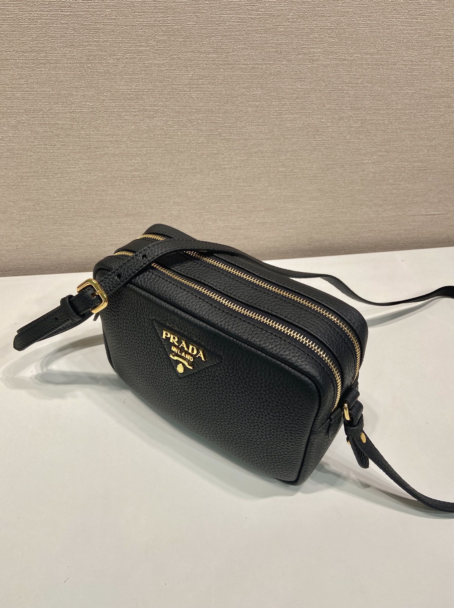 （双肩带-金logo） 普拉达 PRADA  相机 斜跨 女包 红色 皮质 1BH082-2BBE-F0EOO