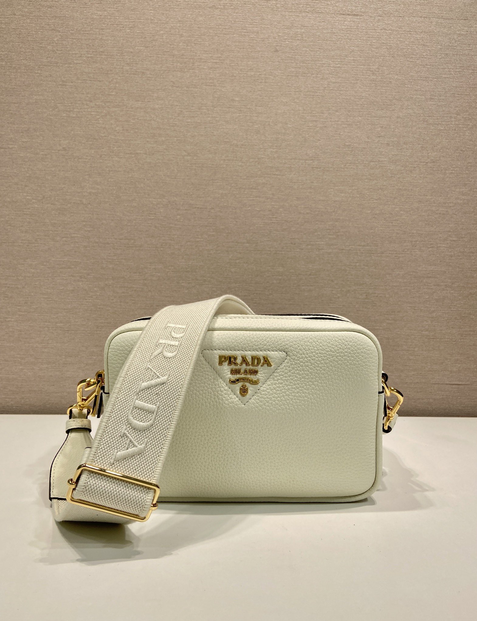  （双肩带-金logo） 普拉达 PRADA  相机 斜跨 女包 白色 皮质 1BH082_2DKV_F02EU_V_7NM