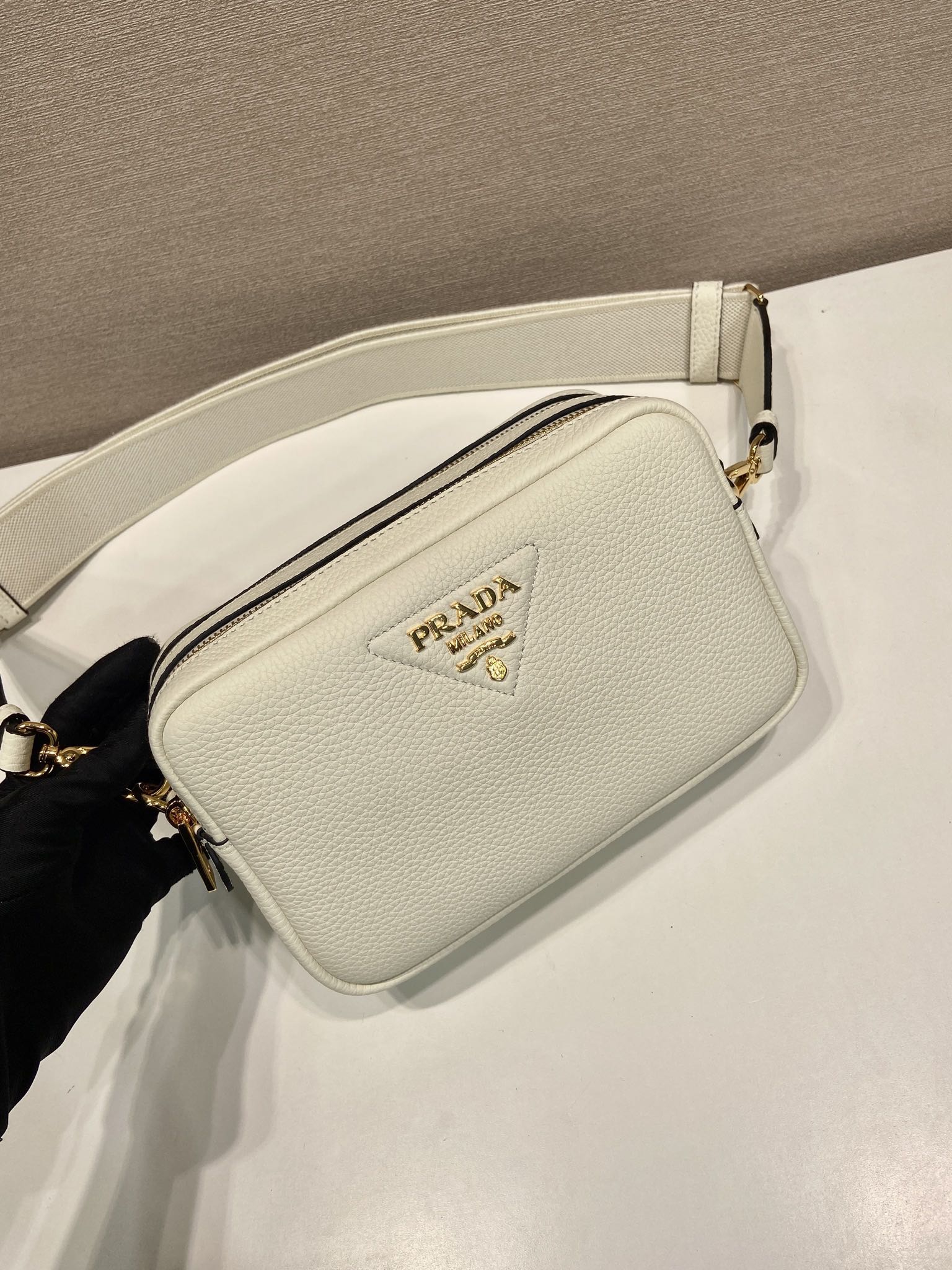  （双肩带-金logo） 普拉达 PRADA  相机 斜跨 女包 白色 皮质 1BH082_2DKV_F02EU_V_7NM