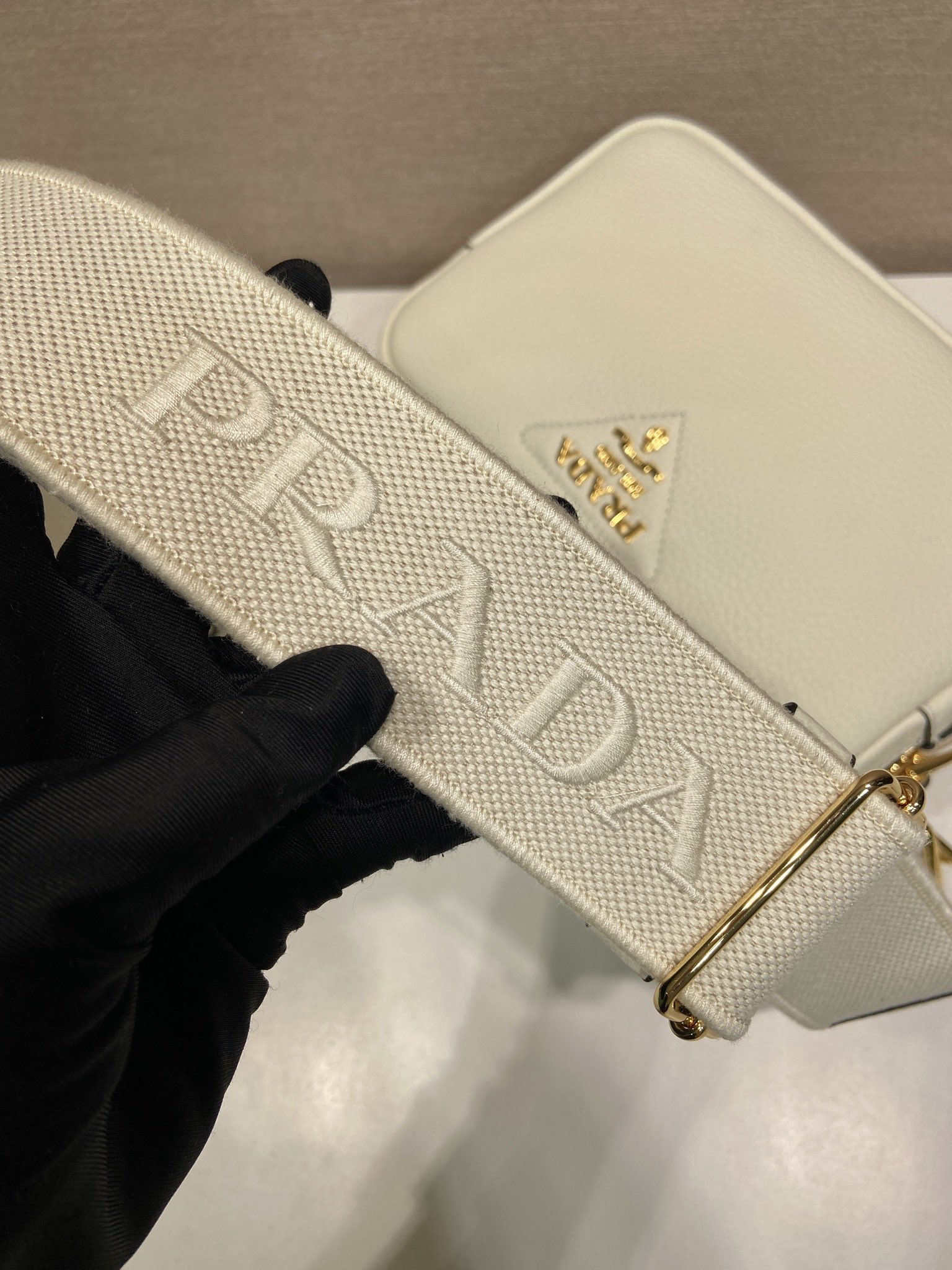  （双肩带-金logo） 普拉达 PRADA  相机 斜跨 女包 白色 皮质 1BH082_2DKV_F02EU_V_7NM