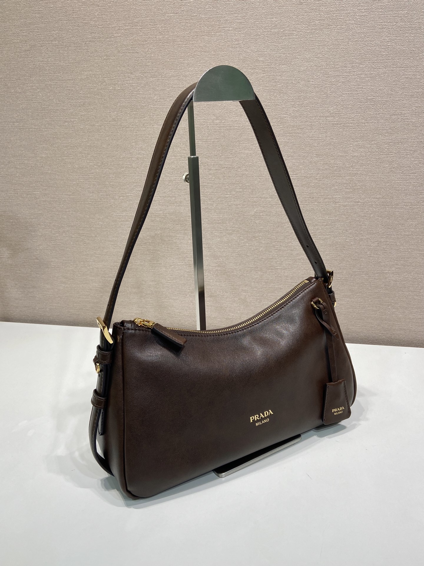 普拉达 PRADA  Aimee  单肩 可可棕色 烫金logo  皮质 H0-1BC229_2ZRN_F0324