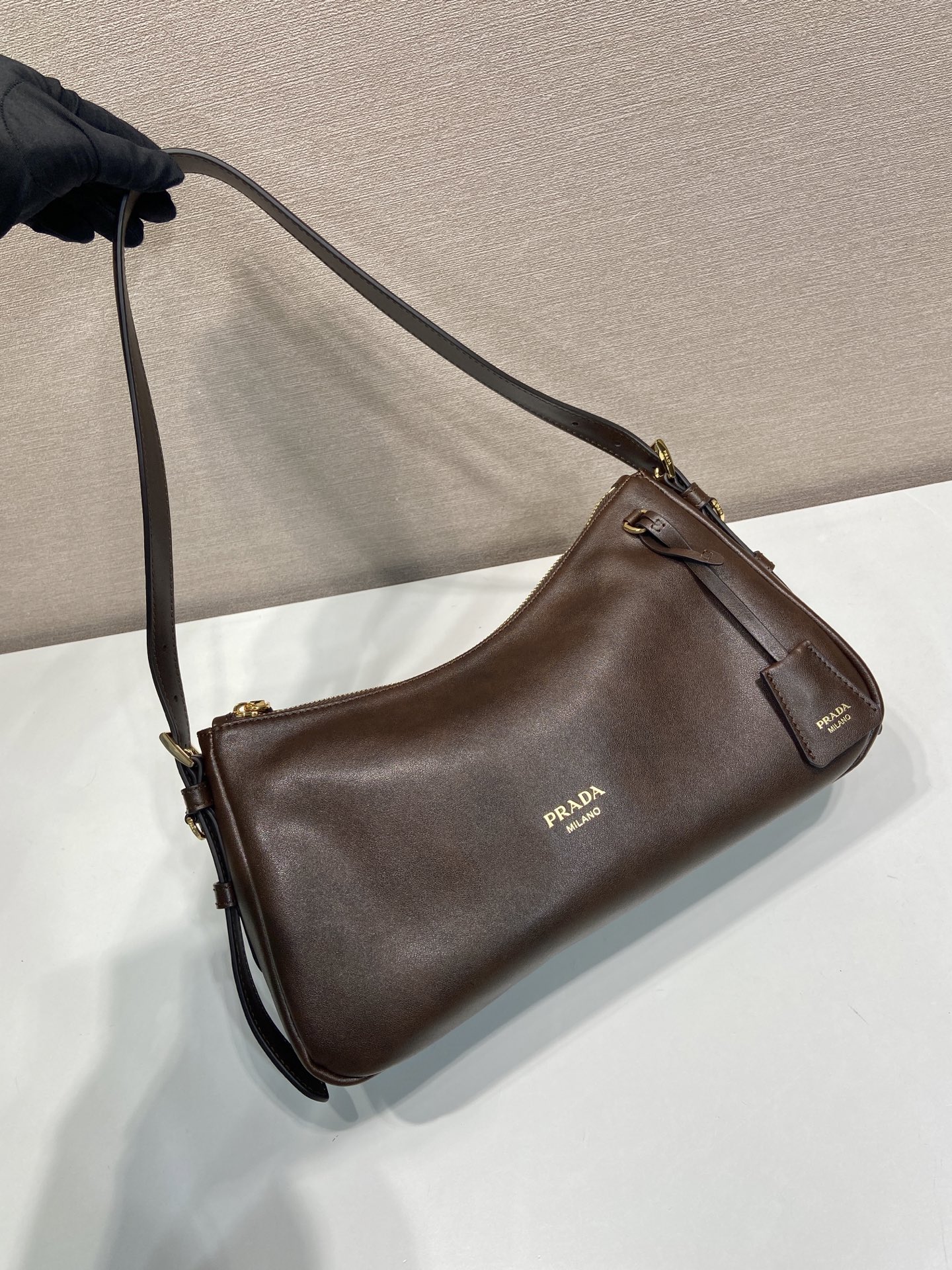普拉达 PRADA  Aimee  单肩 可可棕色 烫金logo  皮质 H0-1BC229_2ZRN_F0324