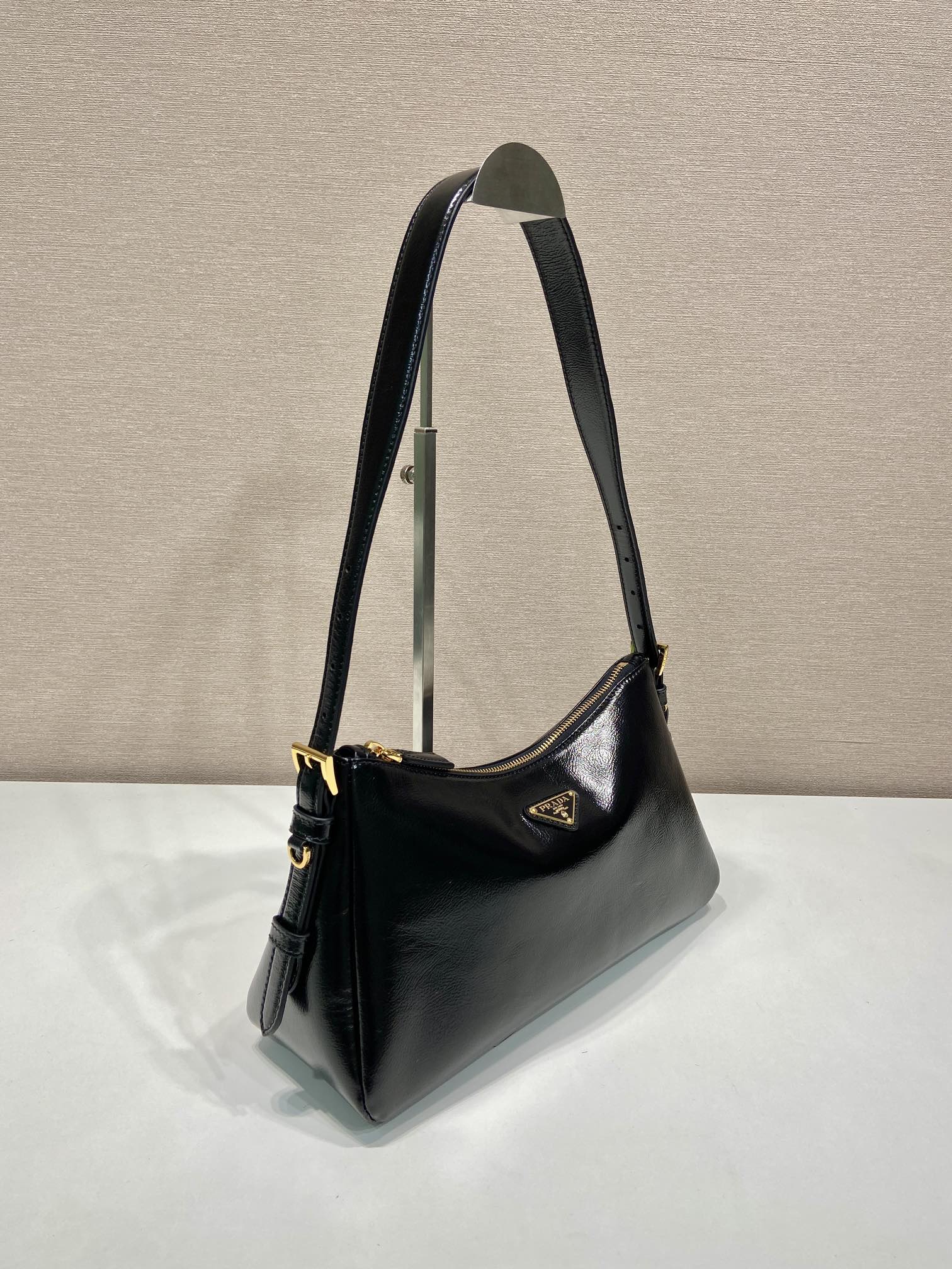 普拉达 PRADA  Aimee  单肩  黑色油蜡皮  皮质 H0-1BC229_2DNT_F0002_V_LVM