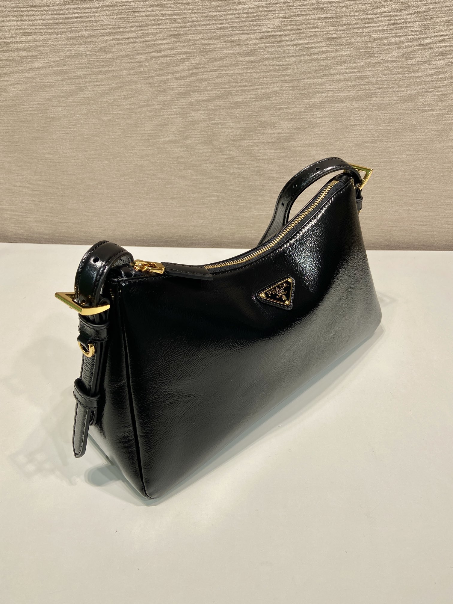 普拉达 PRADA  Aimee  单肩  黑色油蜡皮  皮质 H0-1BC229_2DNT_F0002_V_LVM