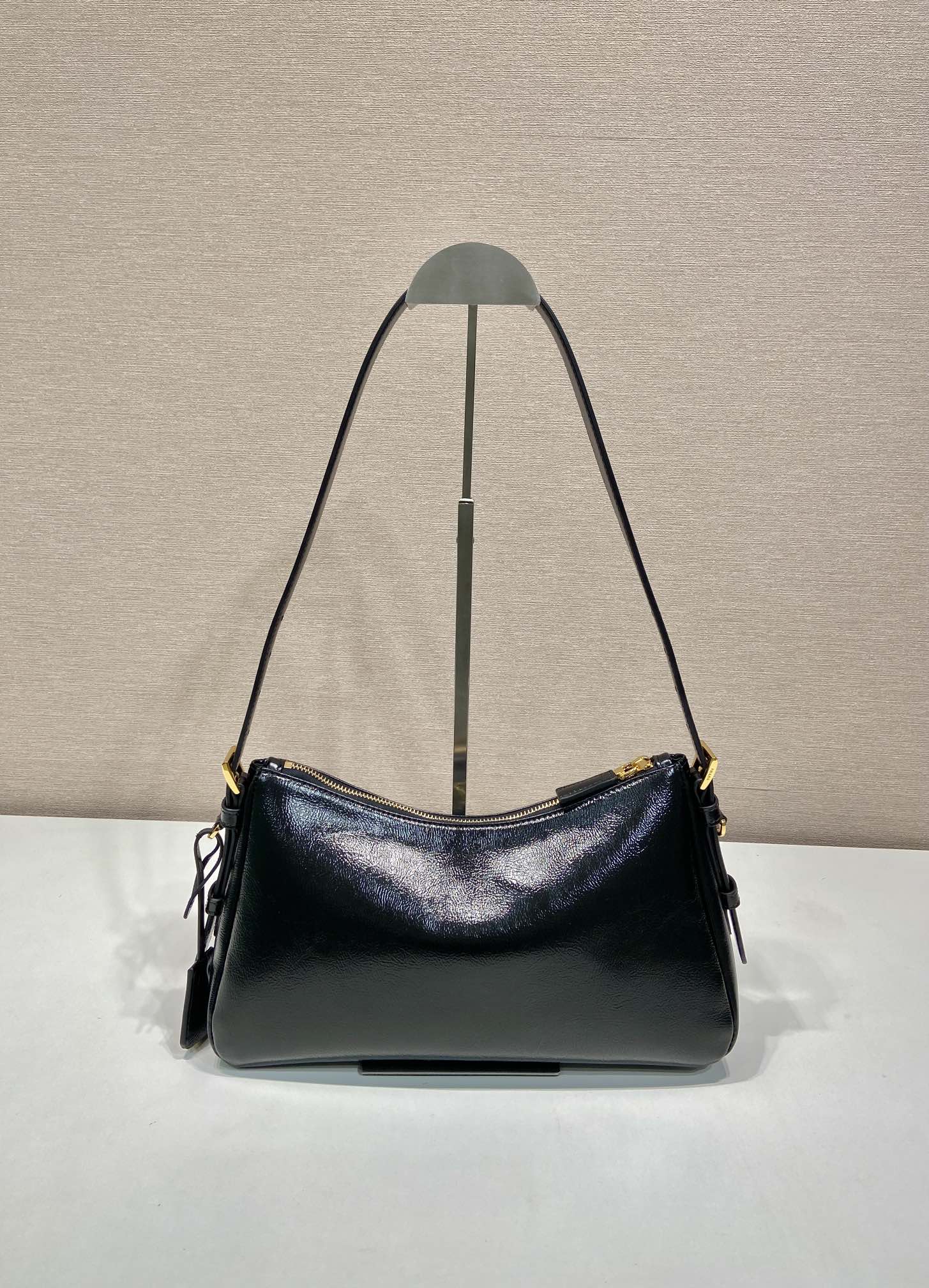 普拉达 PRADA  Aimee  单肩  黑色油蜡皮  皮质 H0-1BC229_2DNT_F0002_V_LVM