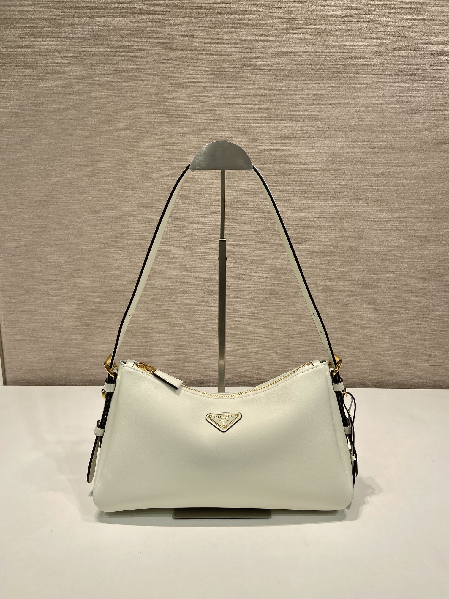 普拉达 PRADA  Aimee  单肩  白色  皮质 H0-1BC229_2CYS_F0PG7