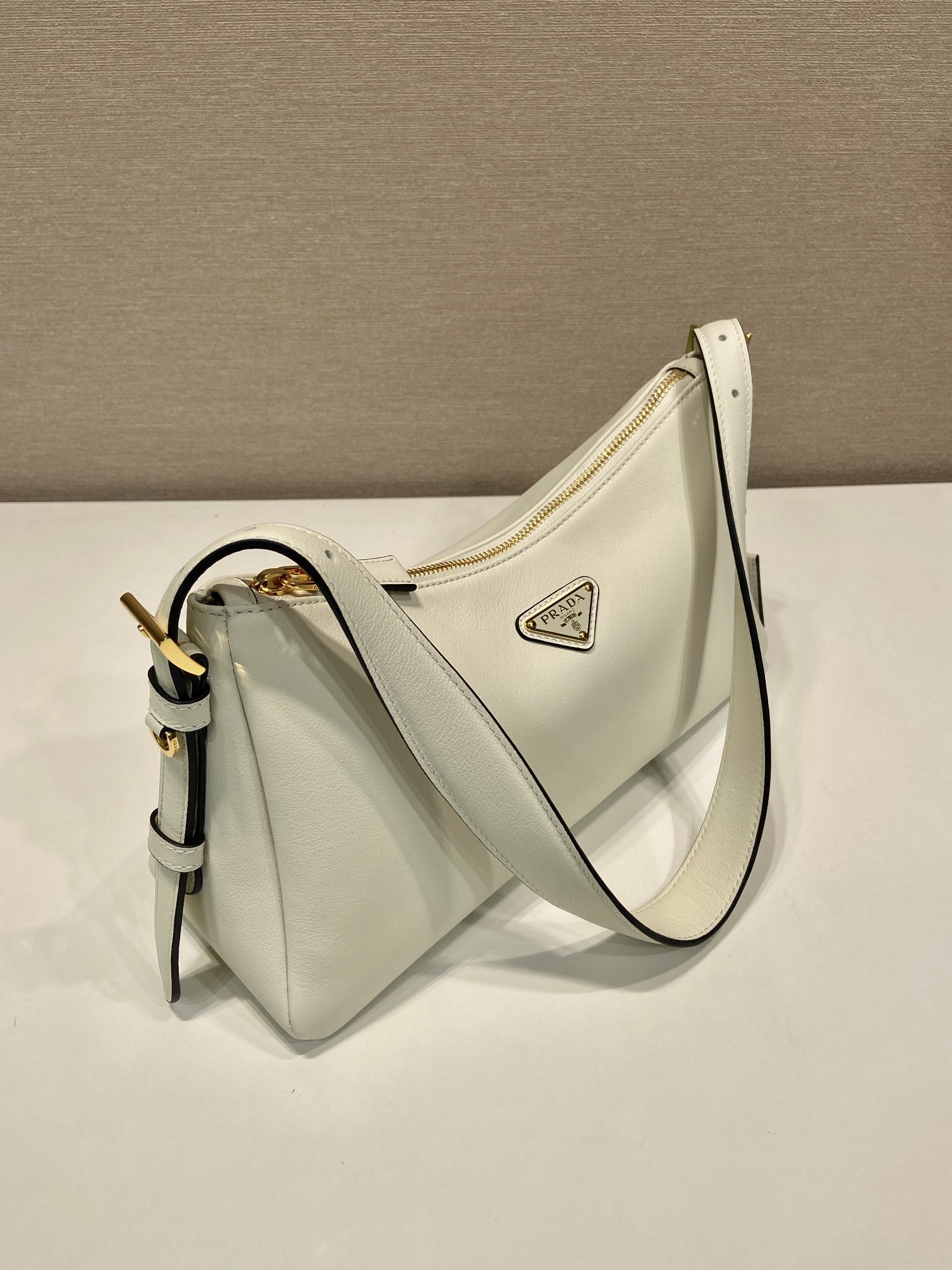 普拉达 PRADA  Aimee  单肩  白色  皮质 H0-1BC229_2CYS_F0PG7