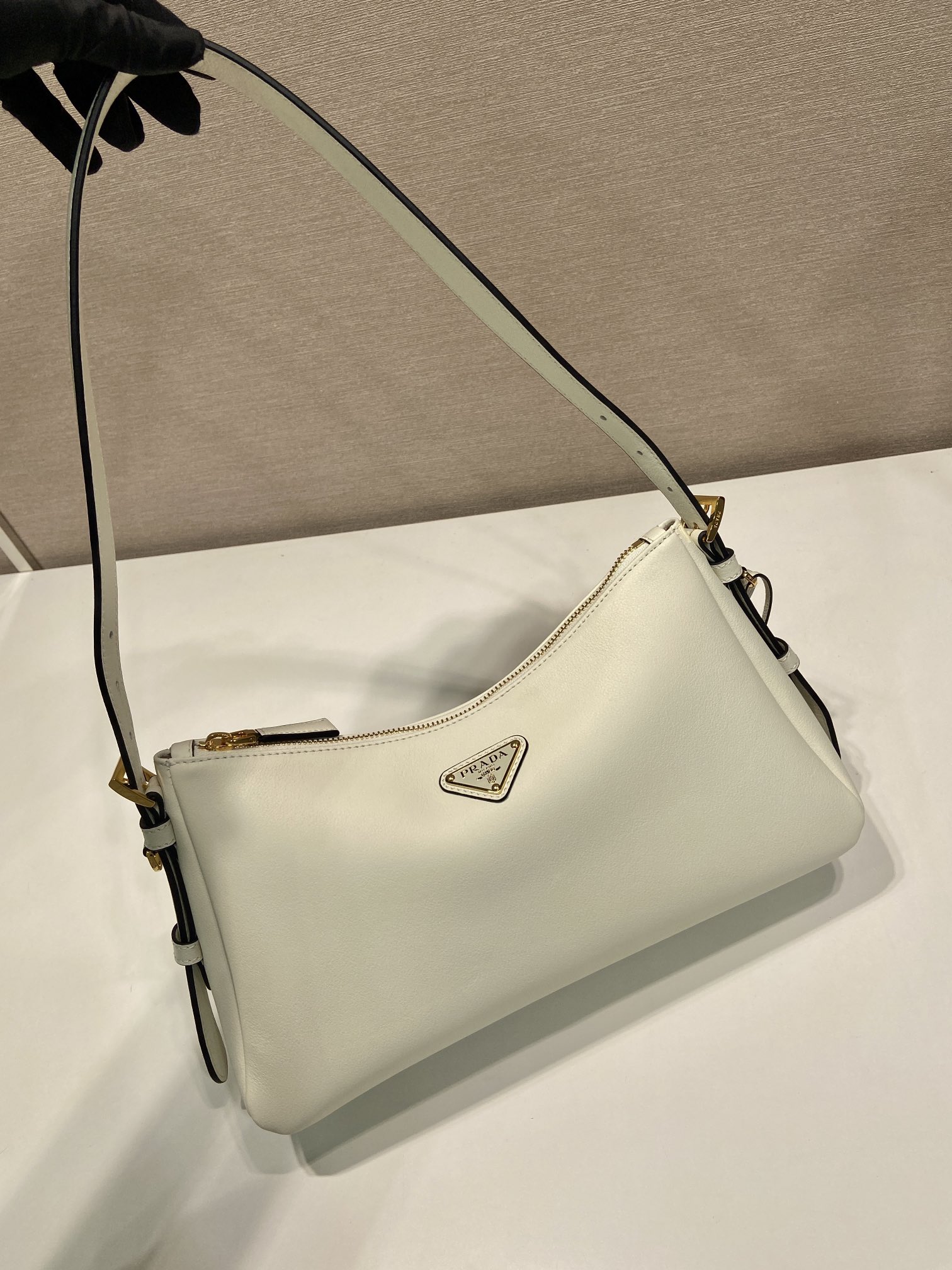 普拉达 PRADA  Aimee  单肩  白色  皮质 H0-1BC229_2CYS_F0PG7