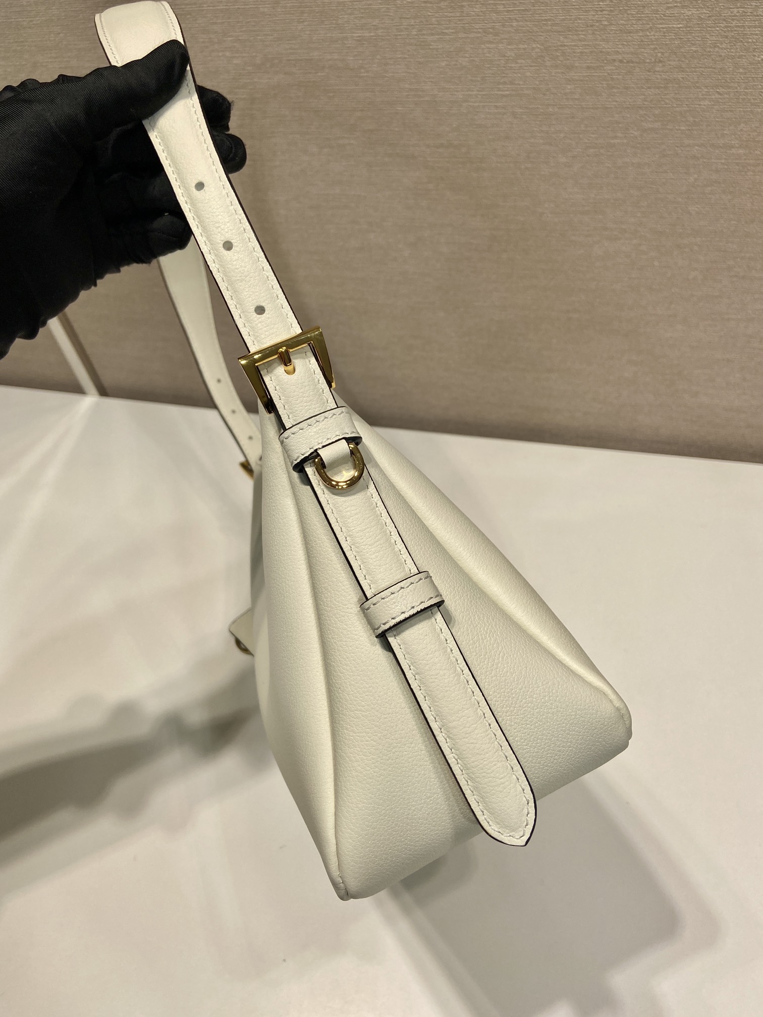 普拉达 PRADA  Aimee  单肩  白色  皮质 H0-1BC229_2CYS_F0PG7