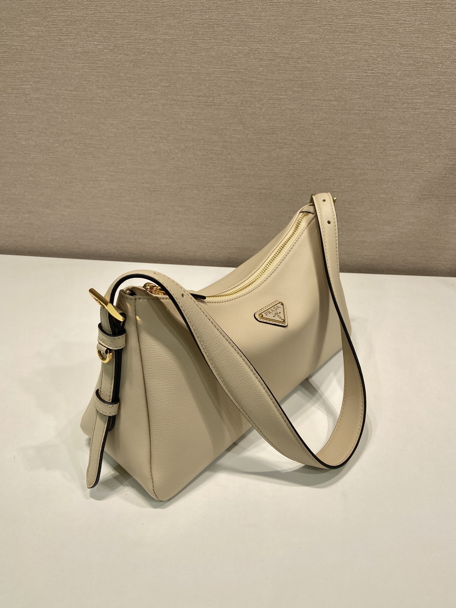 普拉达 PRADA  Aimee  单肩  洞石绿  皮质 H0-1BC229_2CYS_F03MV
