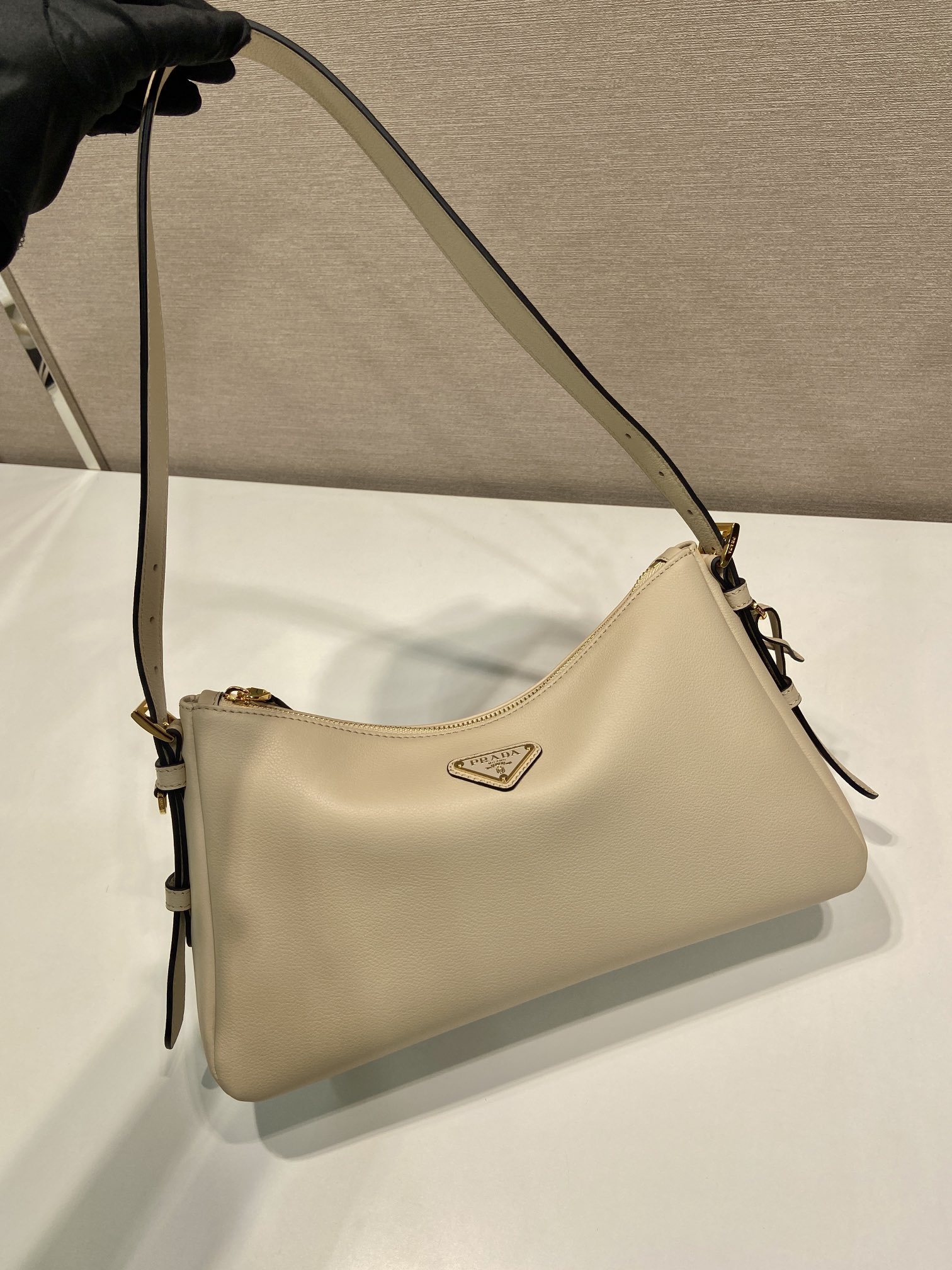 普拉达 PRADA  Aimee  单肩  洞石绿  皮质 H0-1BC229_2CYS_F03MV