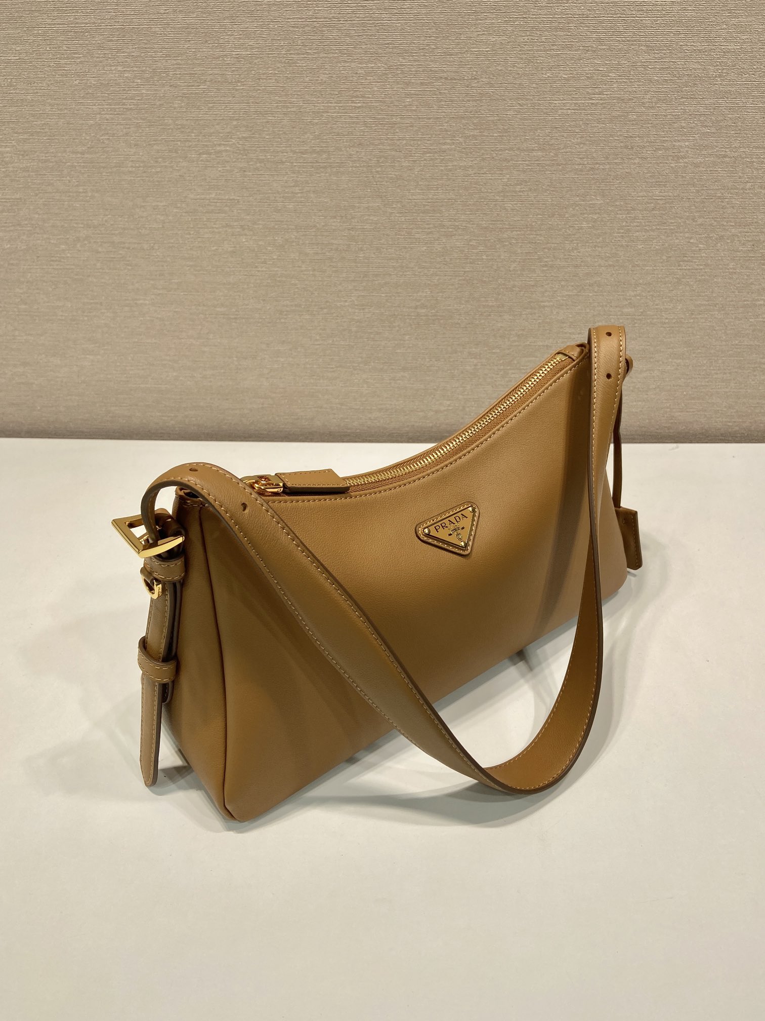 普拉达 PRADA  Aimee  单肩  焦糖色  皮质 H0-1BC229_2CYS_F03BH