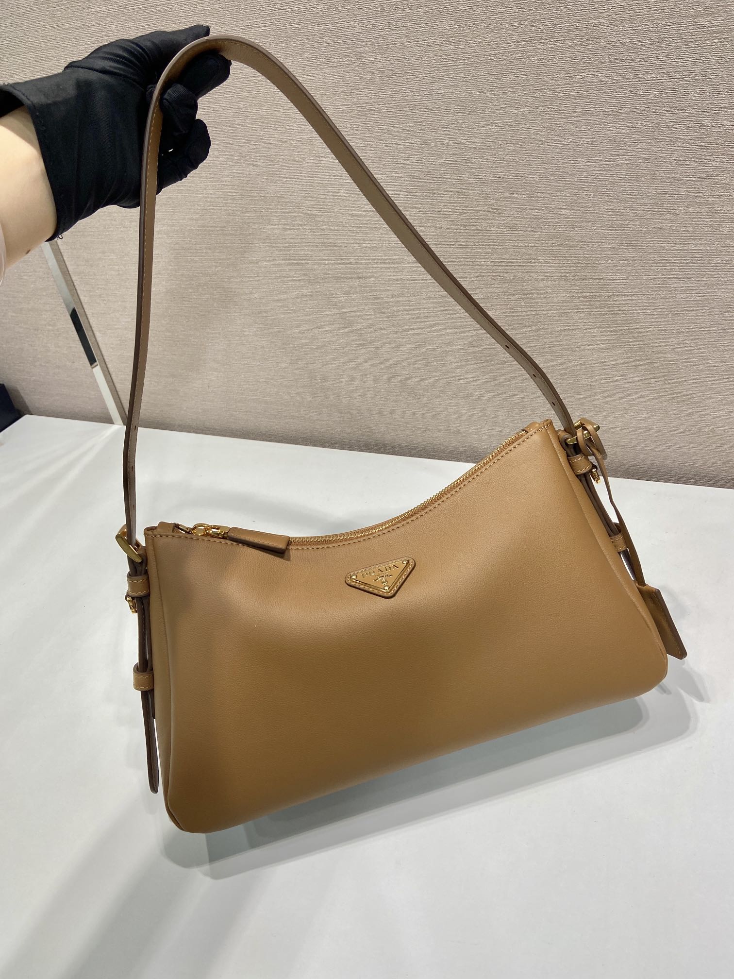 普拉达 PRADA  Aimee  单肩  焦糖色  皮质 H0-1BC229_2CYS_F03BH