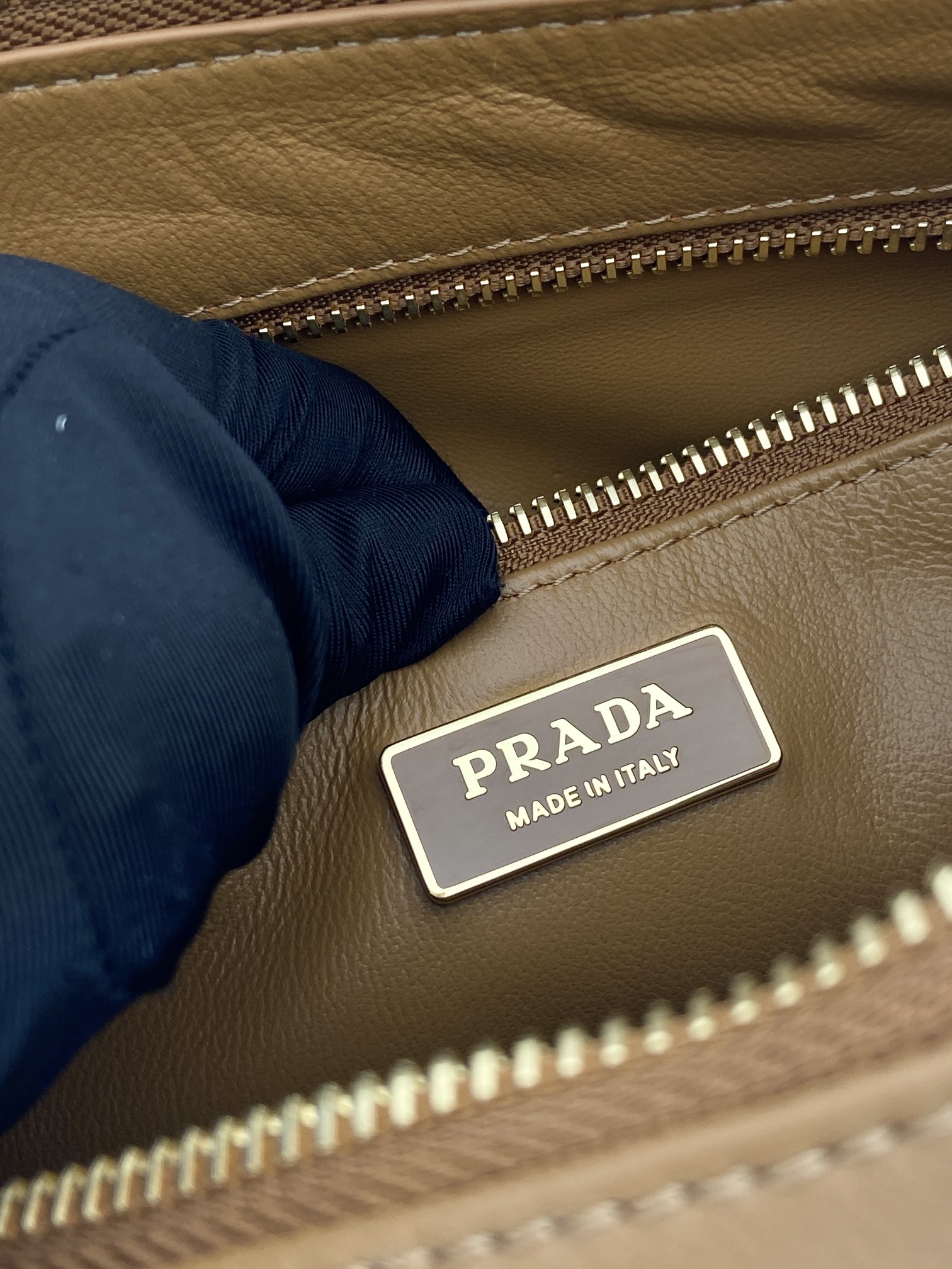 普拉达 PRADA  Aimee  单肩  焦糖色  皮质 H0-1BC229_2CYS_F03BH