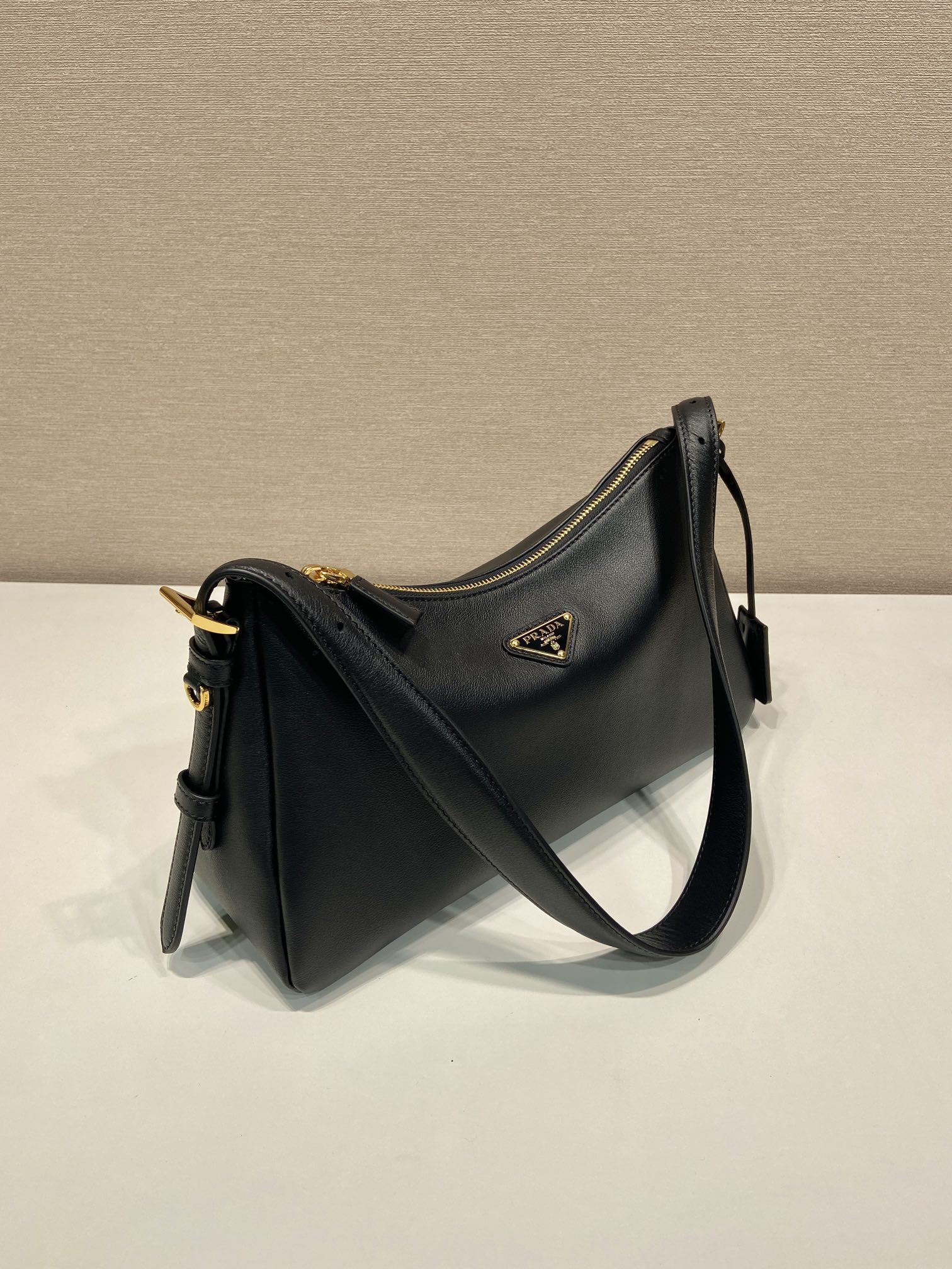 普拉达 PRADA  Aimee  单肩  黑色  皮质 H0-1BC229_2CYS_F0002