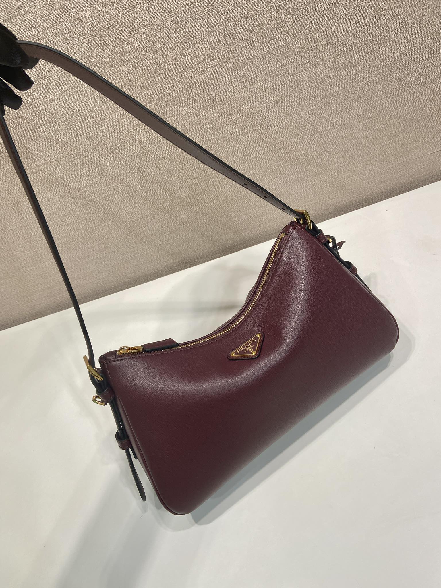 普拉达 PRADA  Aimee  单肩  酒红色  皮质 H0-1BC229_2CYS_F0LV7