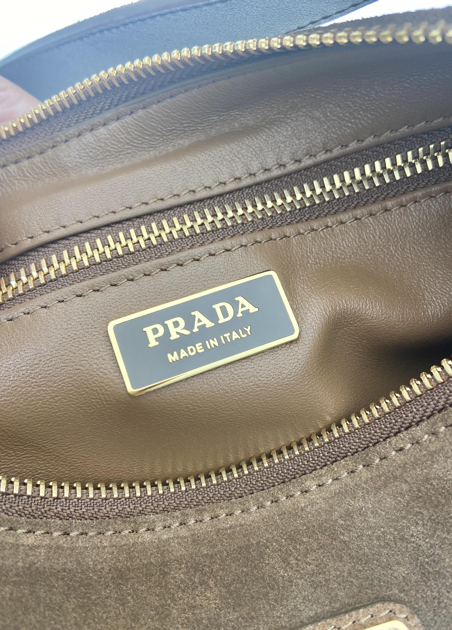 普拉达 PRADA  Aimee  单肩  棕色麂皮 皮质 H0-1BC229_2C4S_F0401_V_LVM