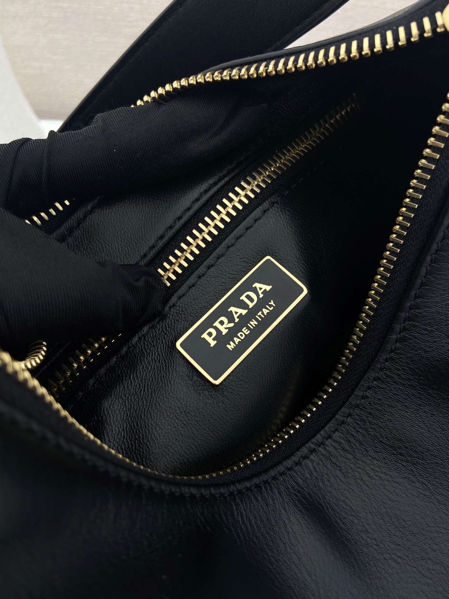 普拉达 PRADA  Aimee  单肩  黑色 皮质 H0-1BC301_2ZRN_F0002