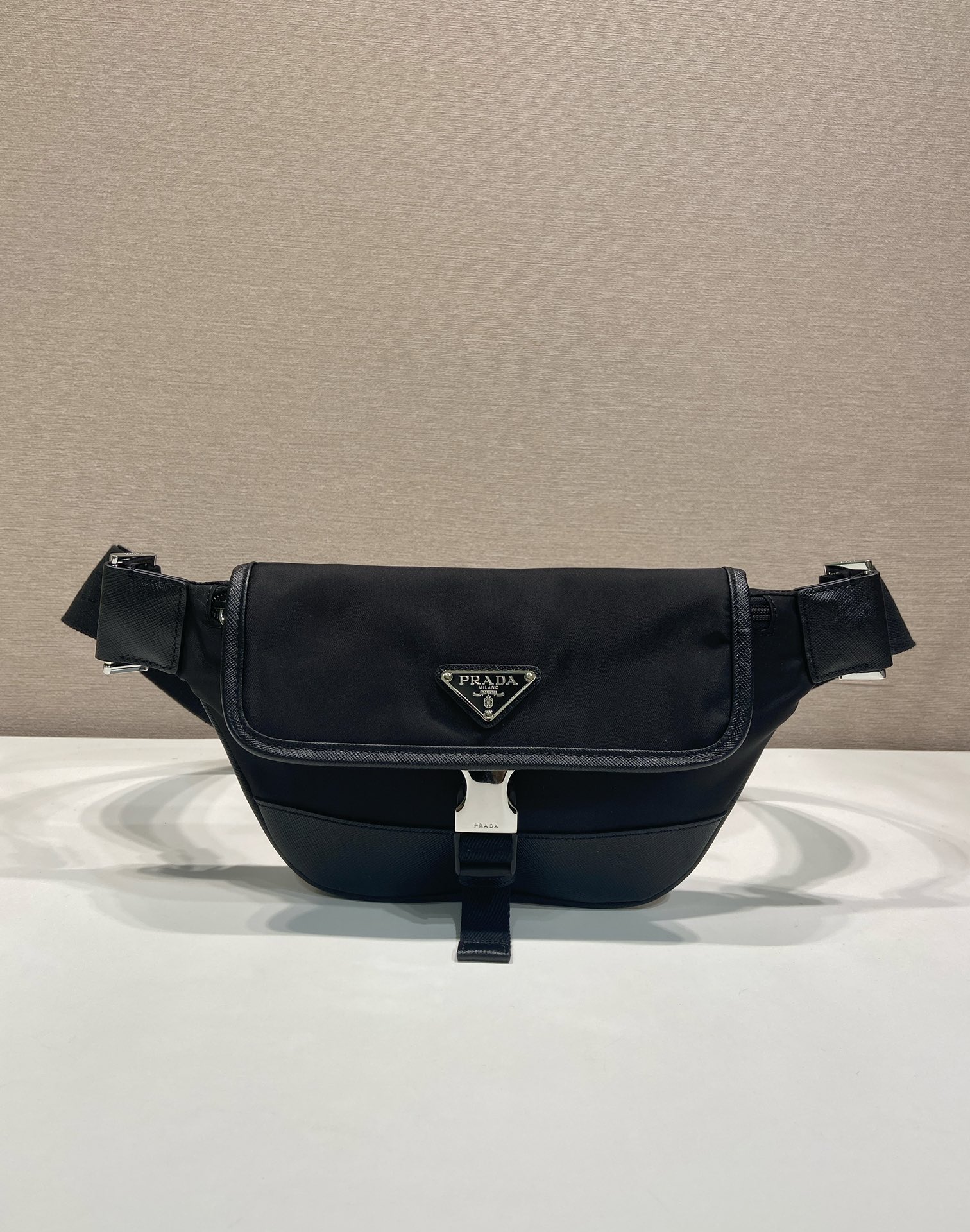  普拉达 PRADA Re-NylonSaffiano 腰包 黑色 尼龙 F0-12VH176_2DMH_F0002_V_OOO