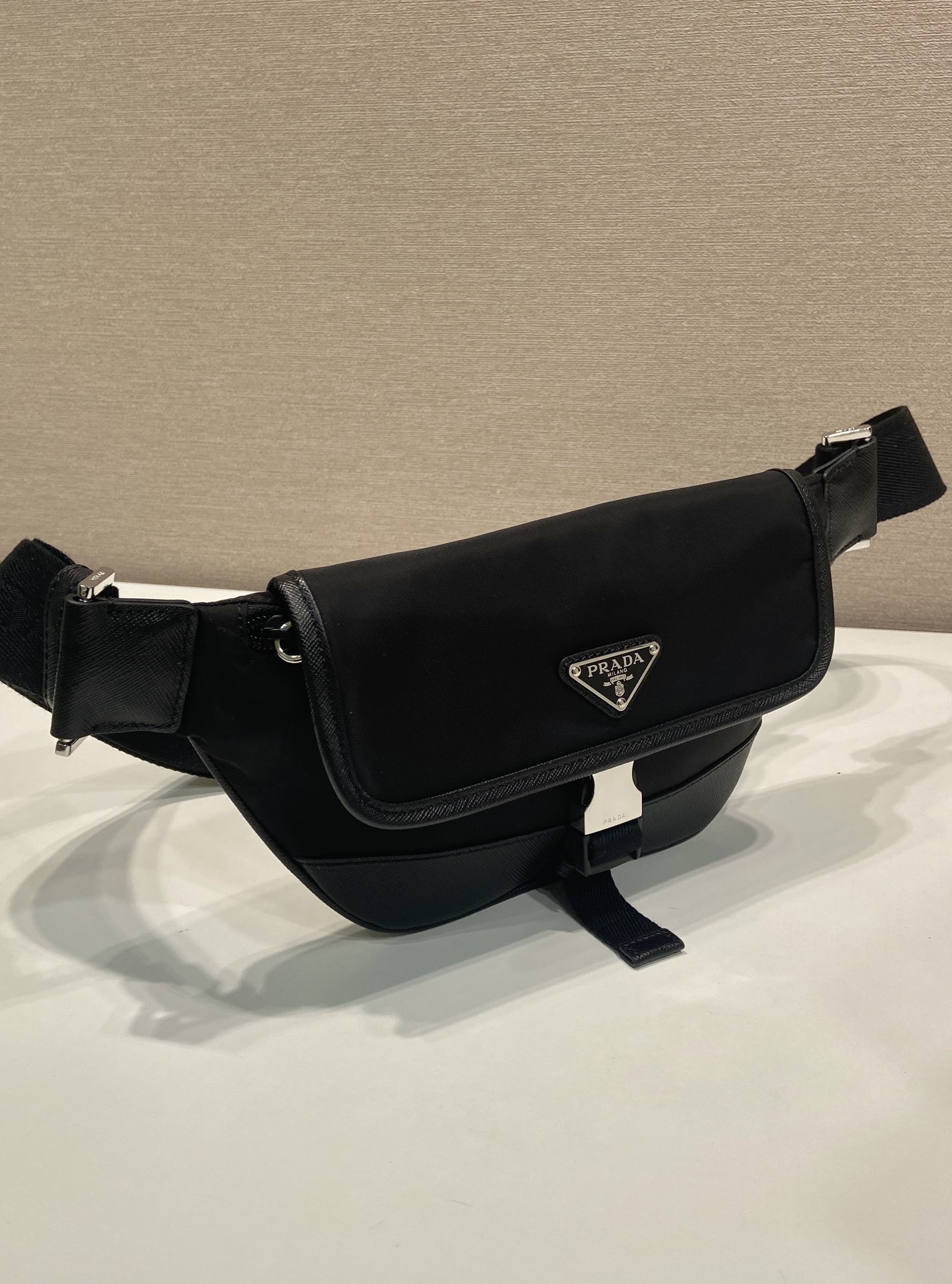  普拉达 PRADA Re-NylonSaffiano 腰包 黑色 尼龙 F0-12VH176_2DMH_F0002_V_OOO