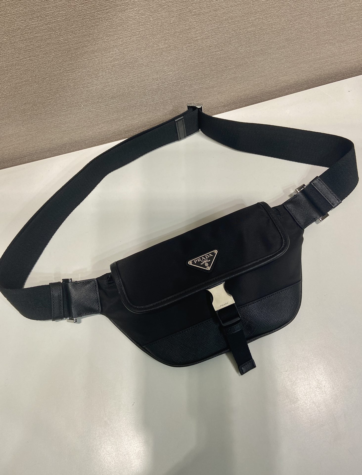  普拉达 PRADA Re-NylonSaffiano 腰包 黑色 尼龙 F0-12VH176_2DMH_F0002_V_OOO