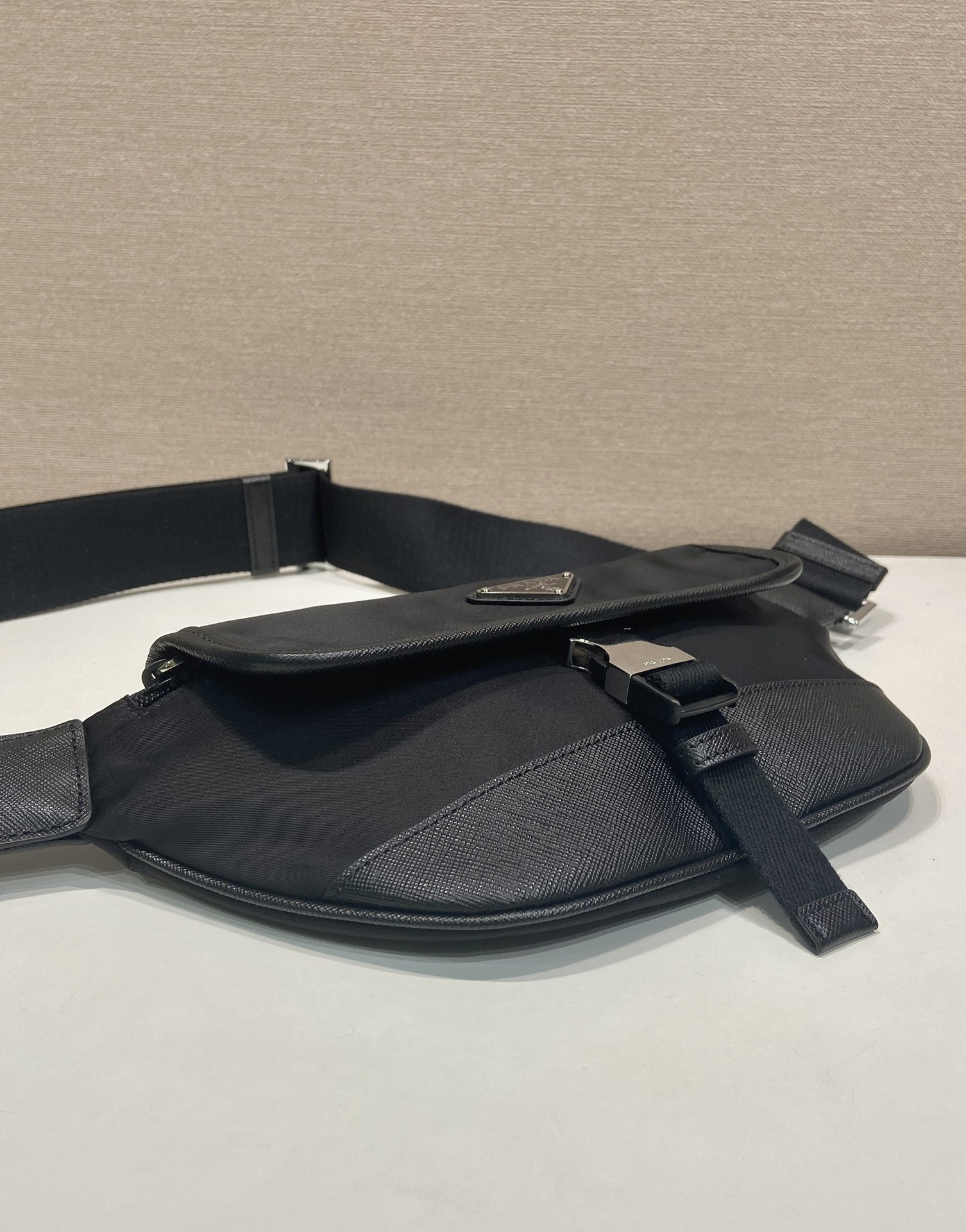  普拉达 PRADA Re-NylonSaffiano 腰包 黑色 尼龙 F0-12VH176_2DMH_F0002_V_OOO