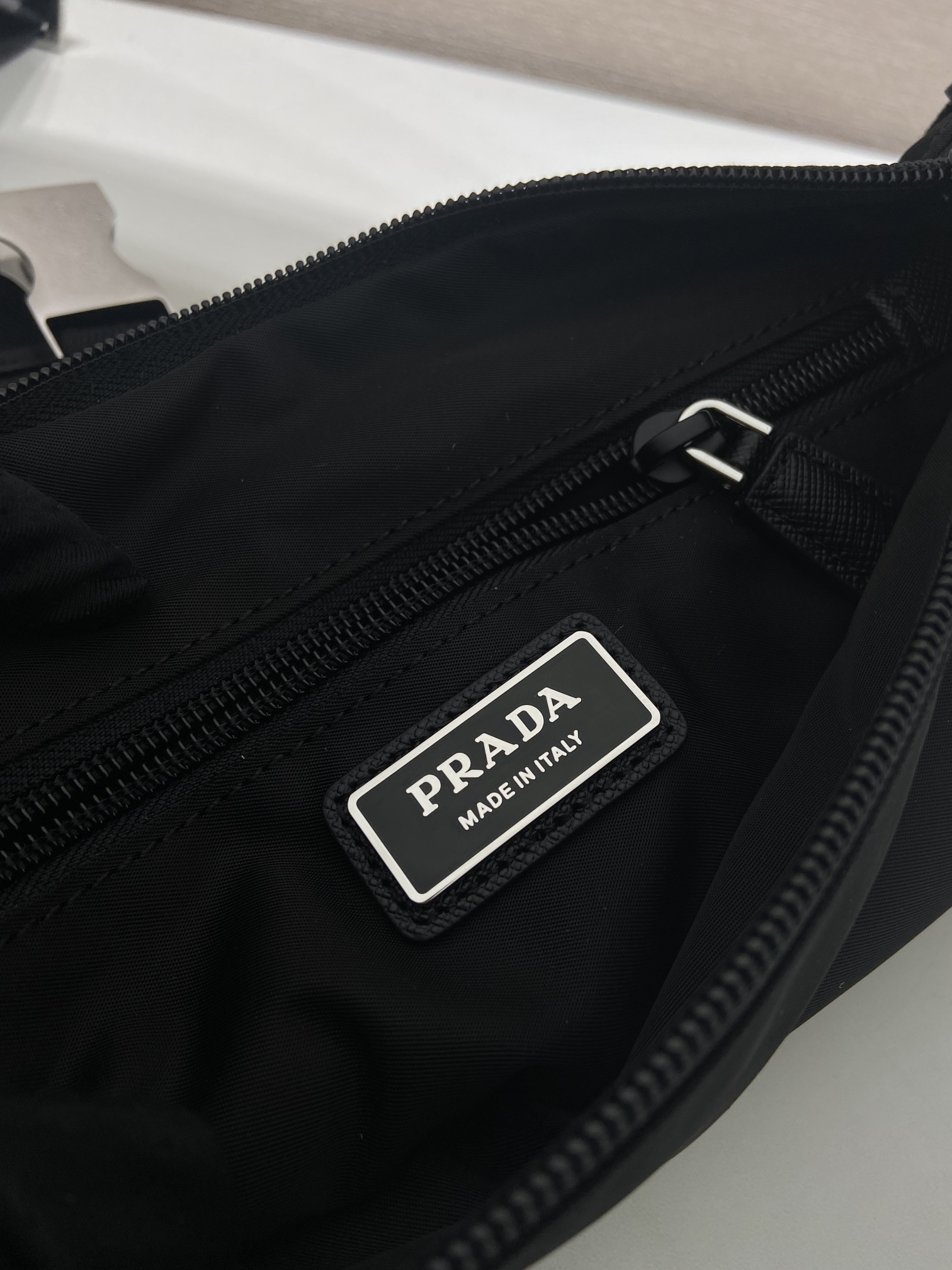  普拉达 PRADA Re-NylonSaffiano 腰包 黑色 尼龙 F0-12VH176_2DMH_F0002_V_OOO