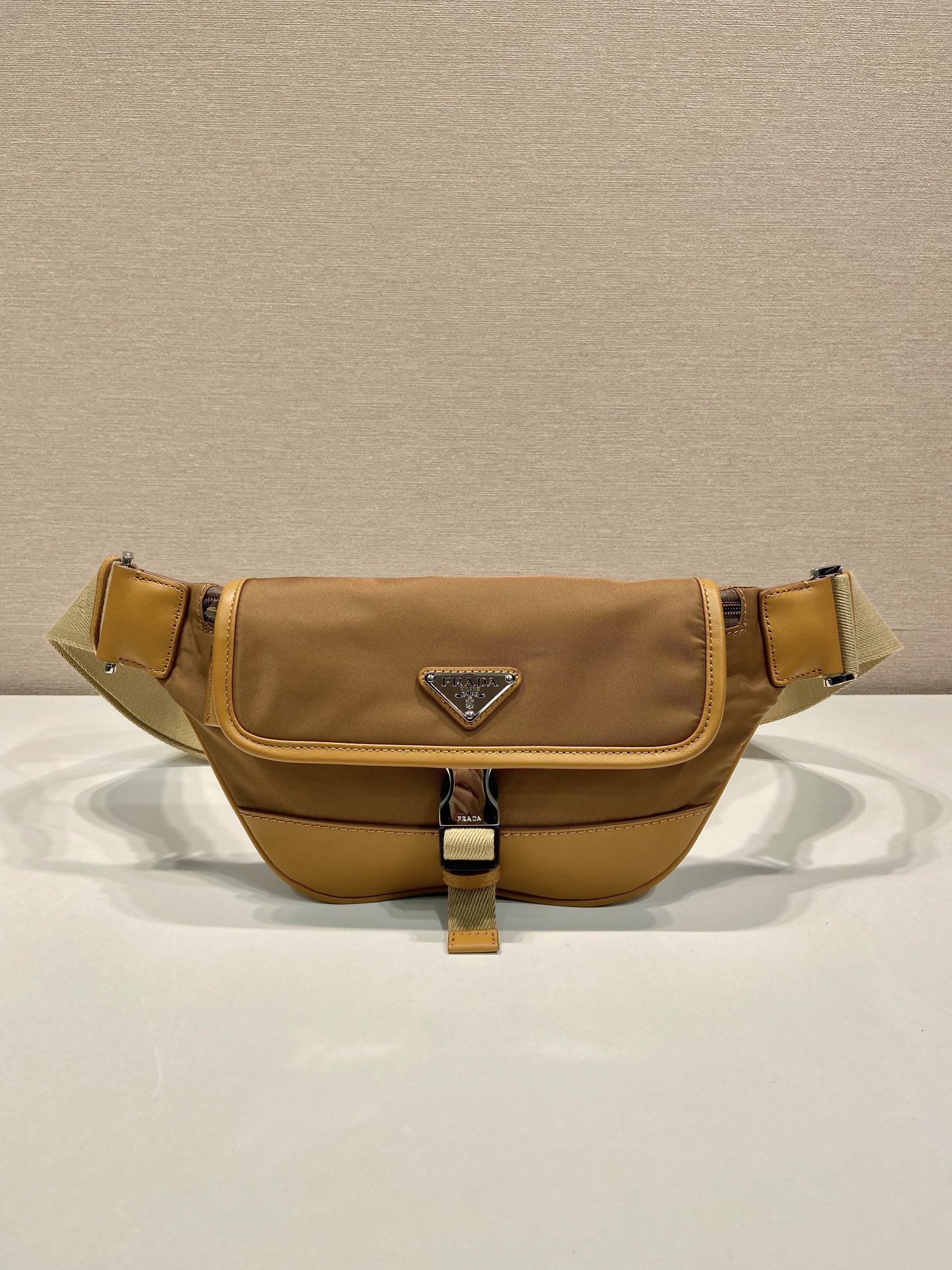 普拉达 PRADA Re-NylonSaffiano 腰包 焦糖色 尼龙 F0-2VH176_2CX2_F0594